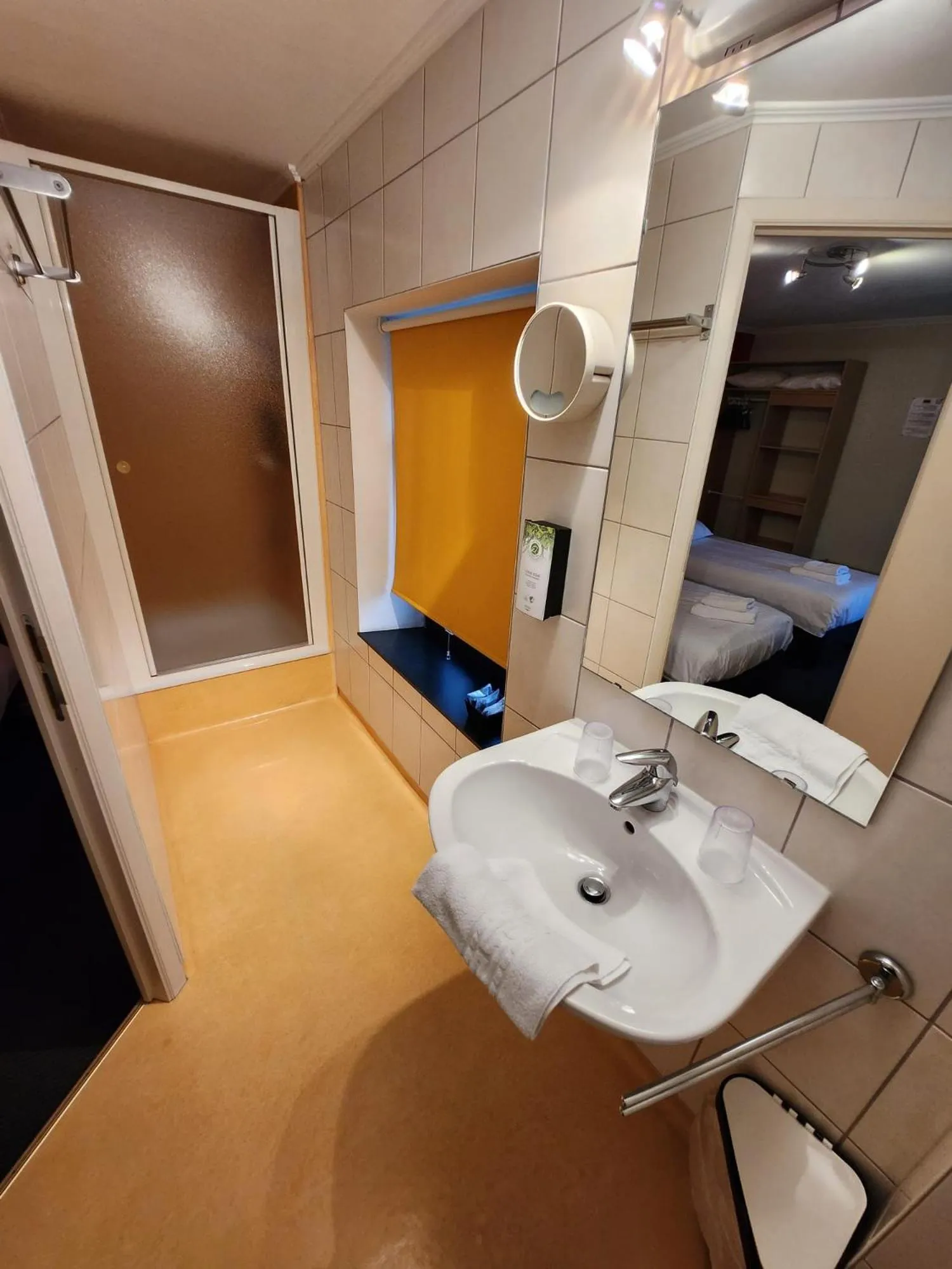 Bathroom in Hôtel Francorchamps Pitlane Lodge