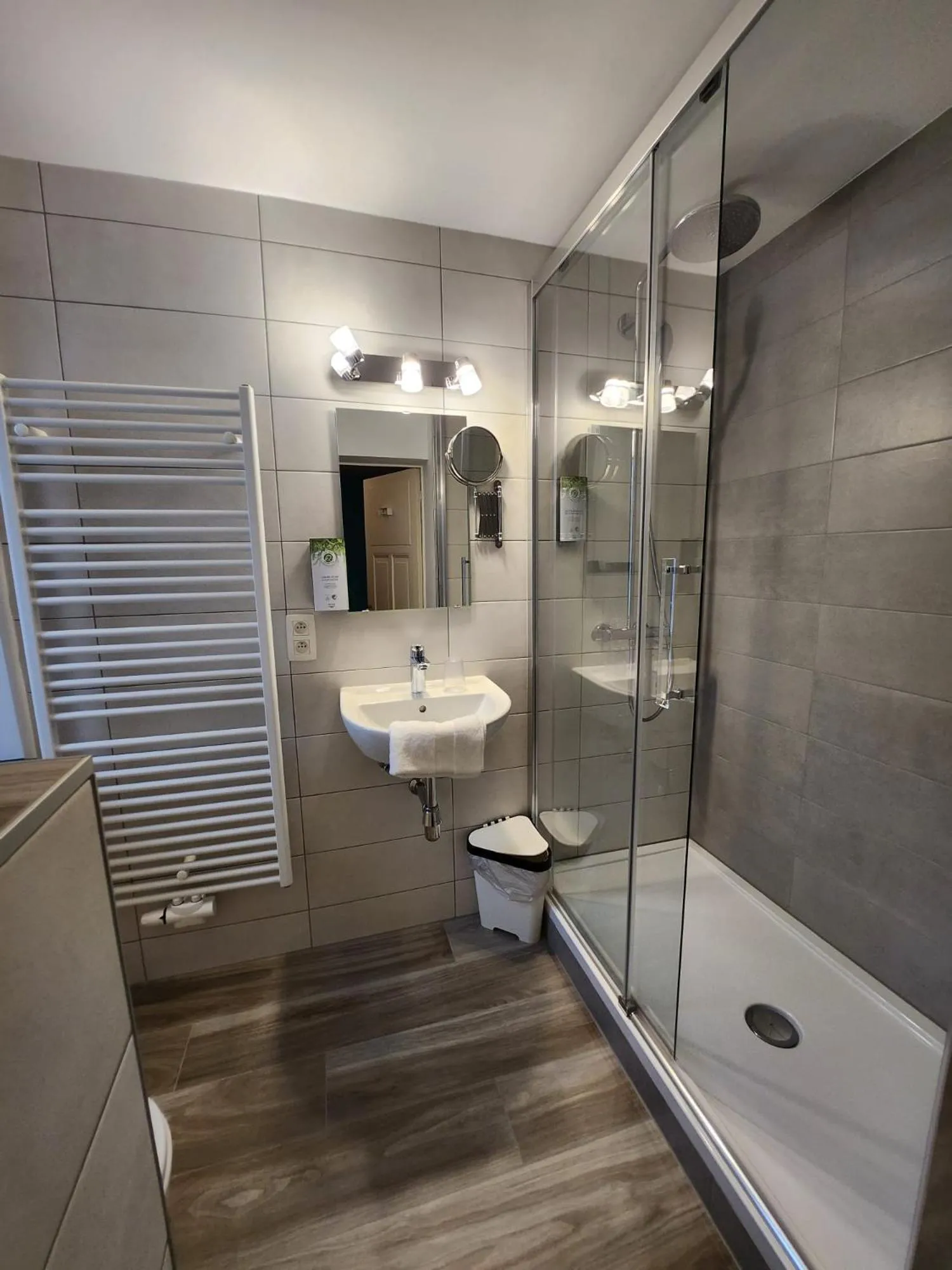 Shower in Hôtel Francorchamps Pitlane Lodge