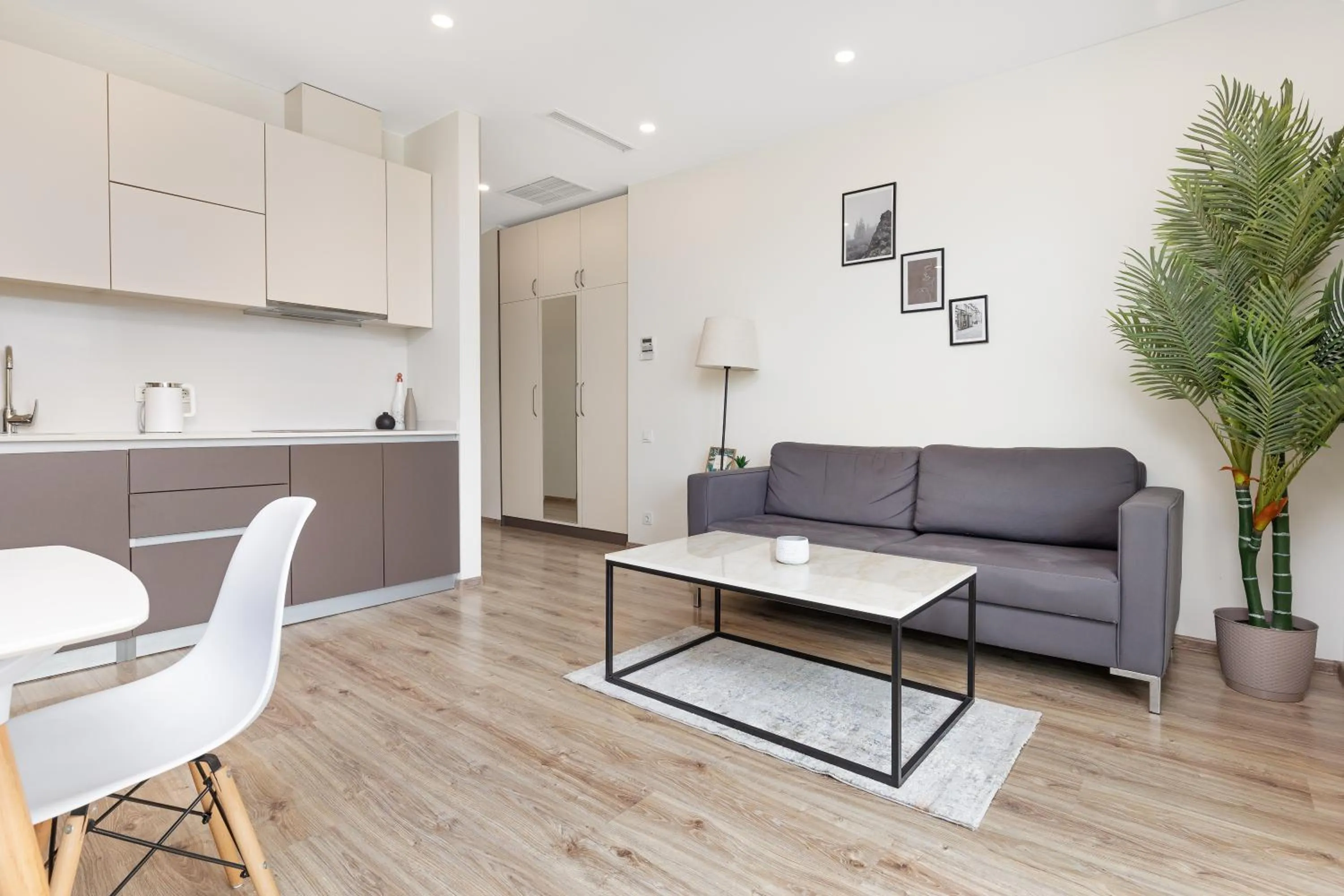 Living room in Bellevue Residence Suites