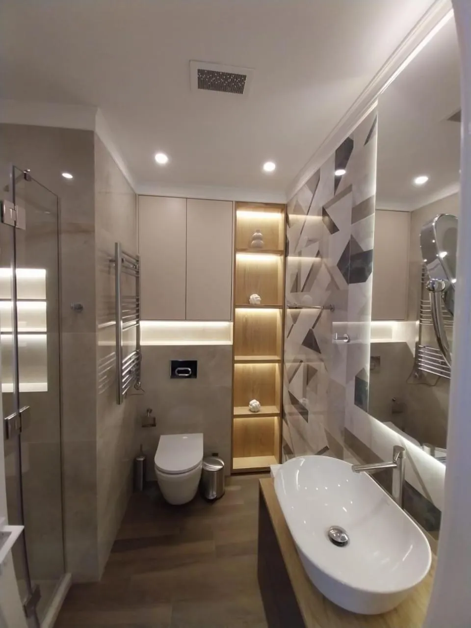 Toilet in Bellevue Residence Suites