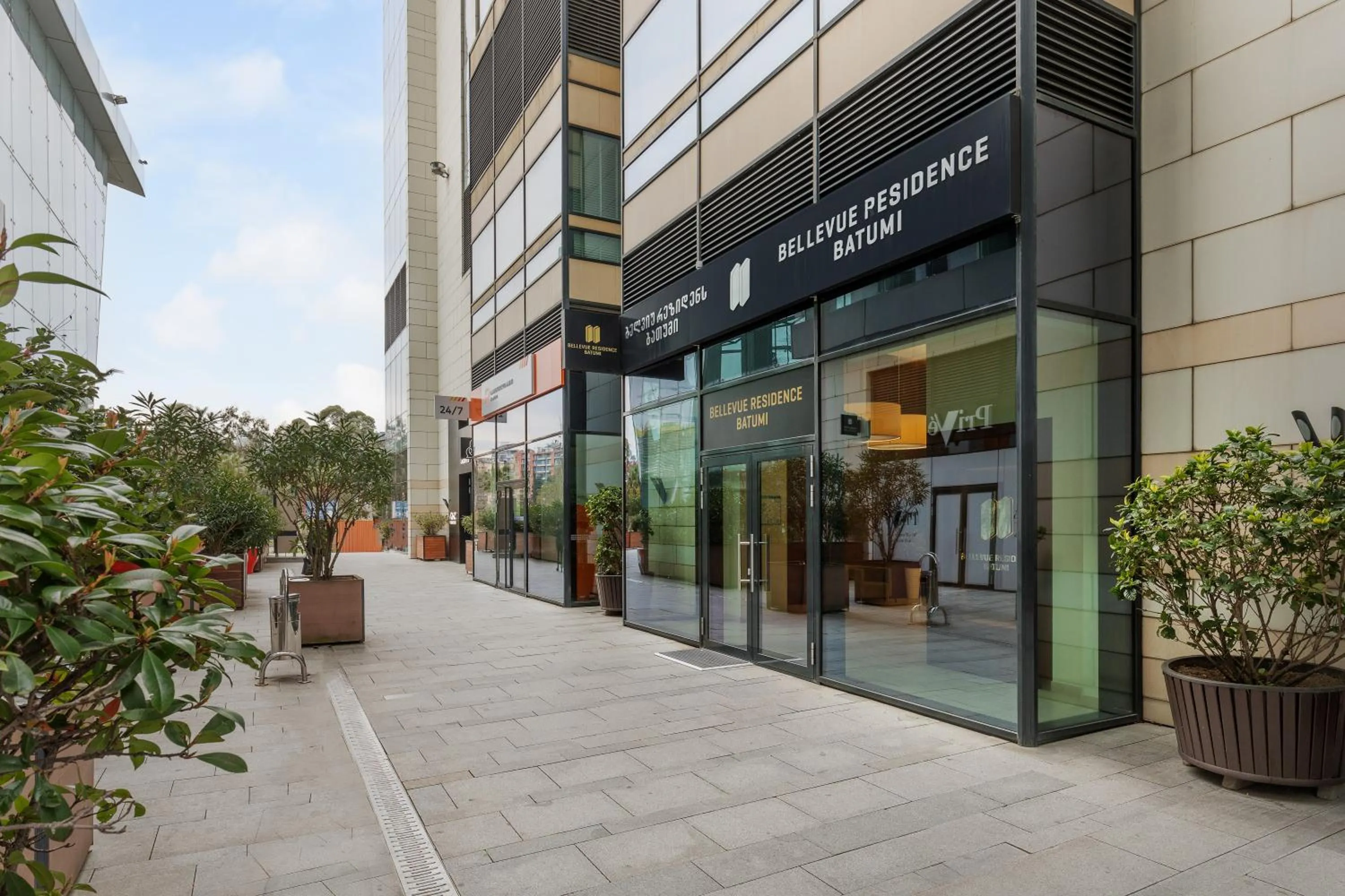 Facade/entrance in Bellevue Residence Suites