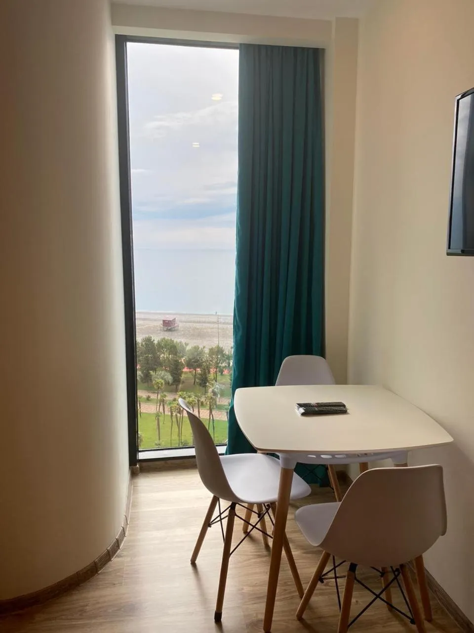Dining area in Bellevue Residence Suites