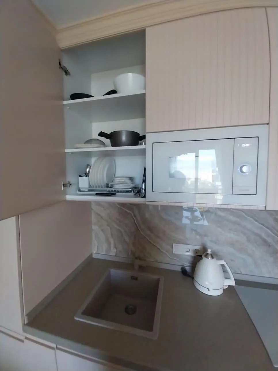 Kitchen or kitchenette in Bellevue Residence Suites