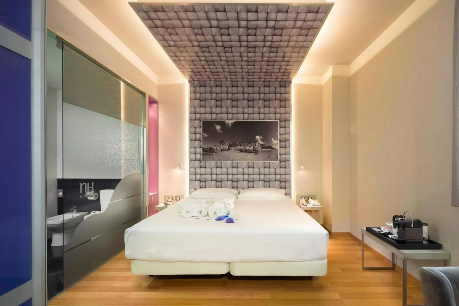 Bedroom, Bed in NH Ourense