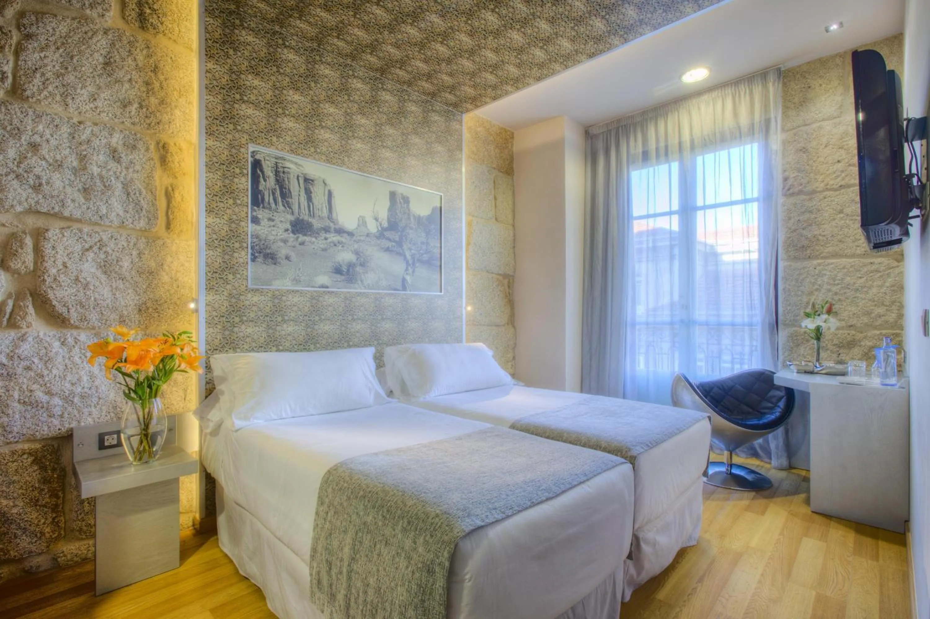 Bedroom, Bed in NH Ourense