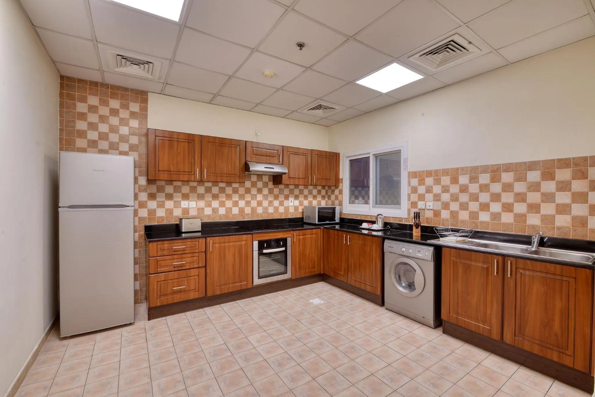 Kitchen or kitchenette in Pearl Marina Hotel Apartments