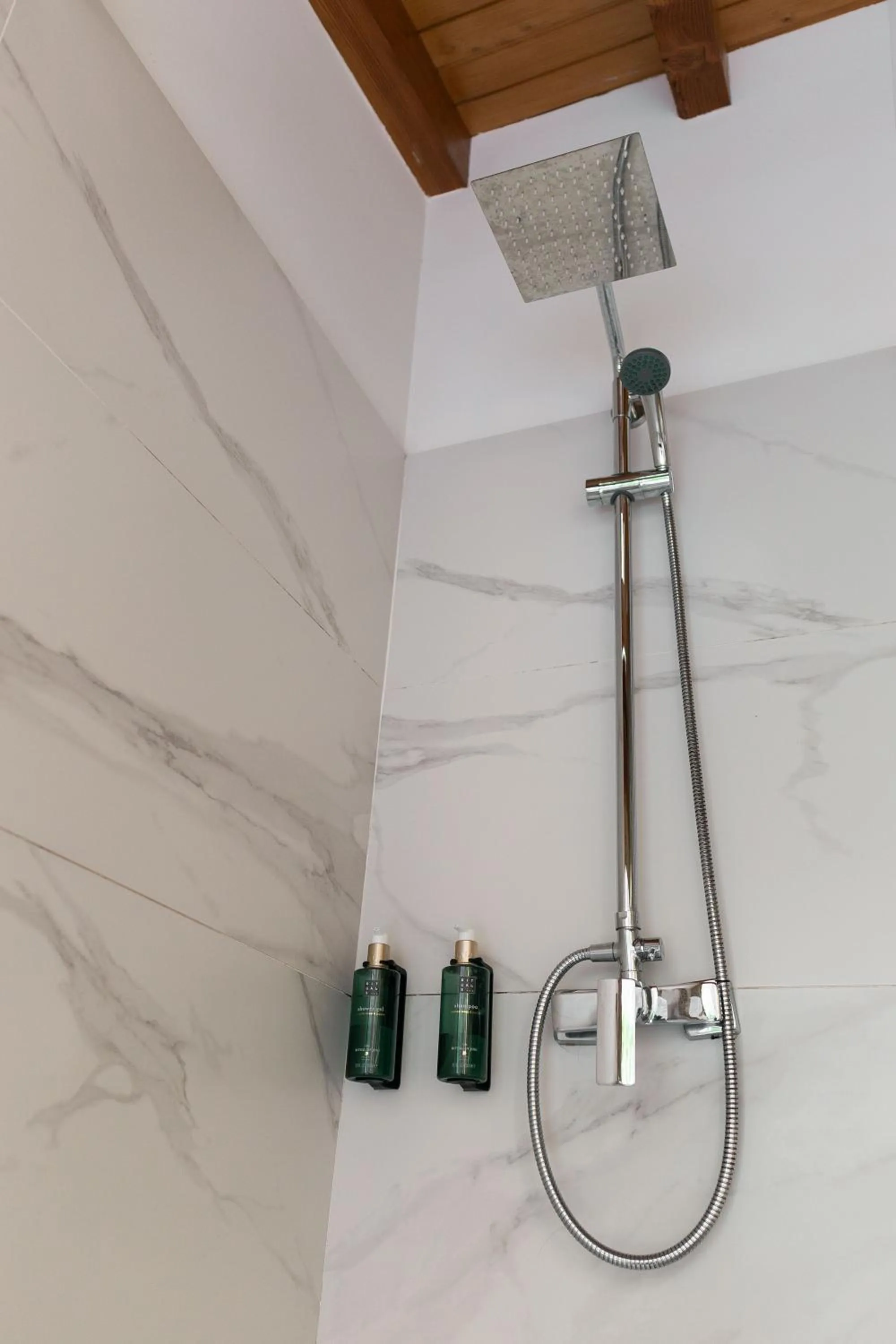 Shower in Bellu Suites