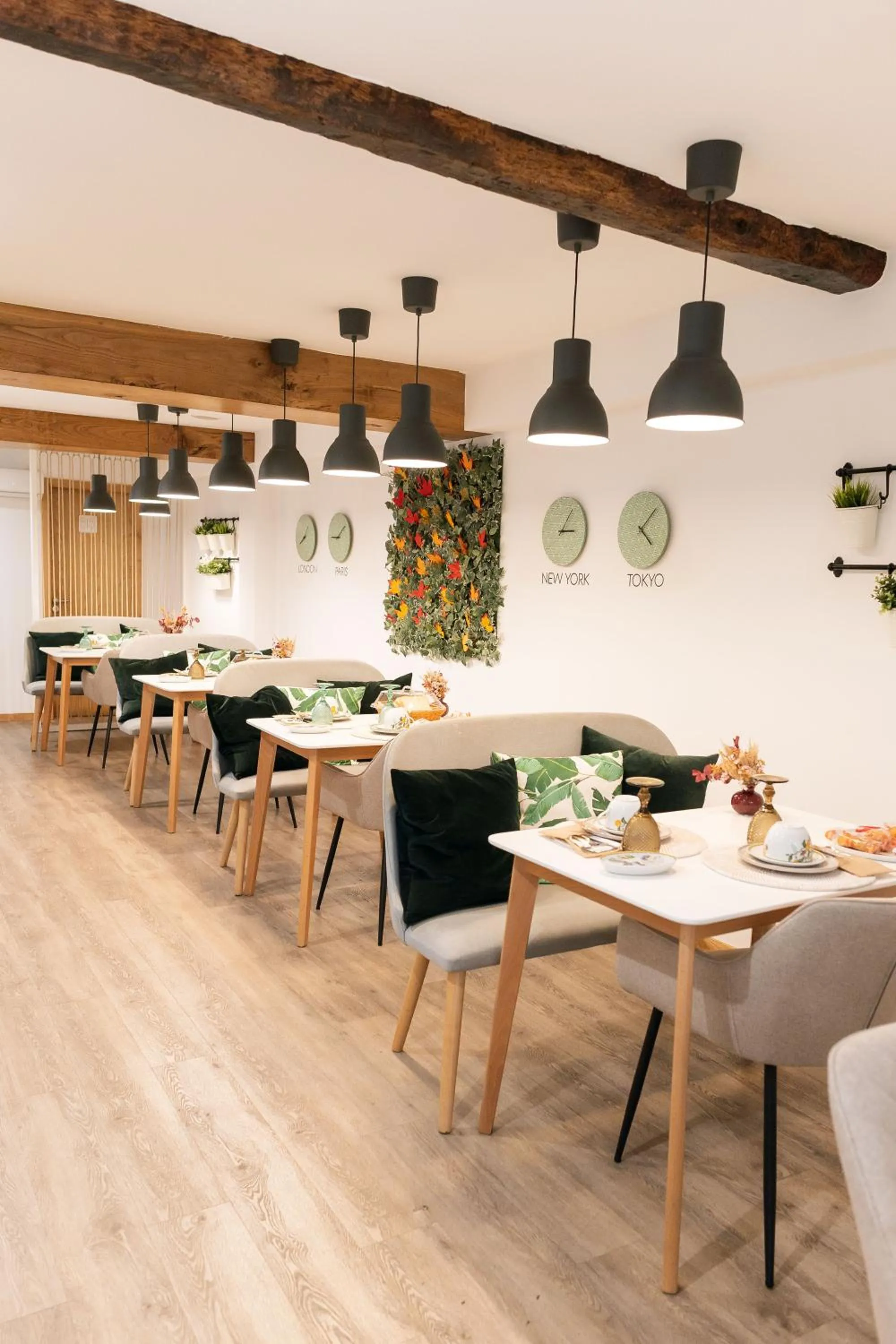 Restaurant/places to eat in Bellu Suites