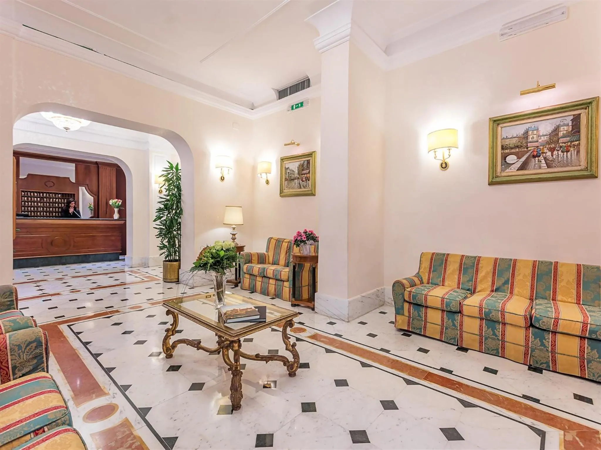 Lobby or reception in Raeli Hotel Lux