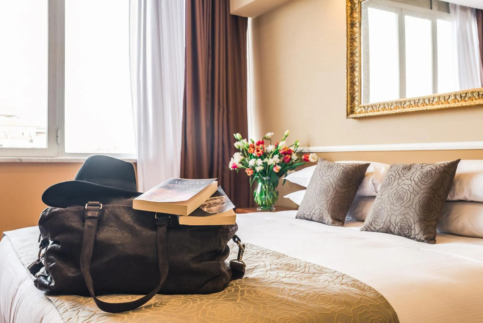 Bedroom, Bed in Raeli Hotel Lux