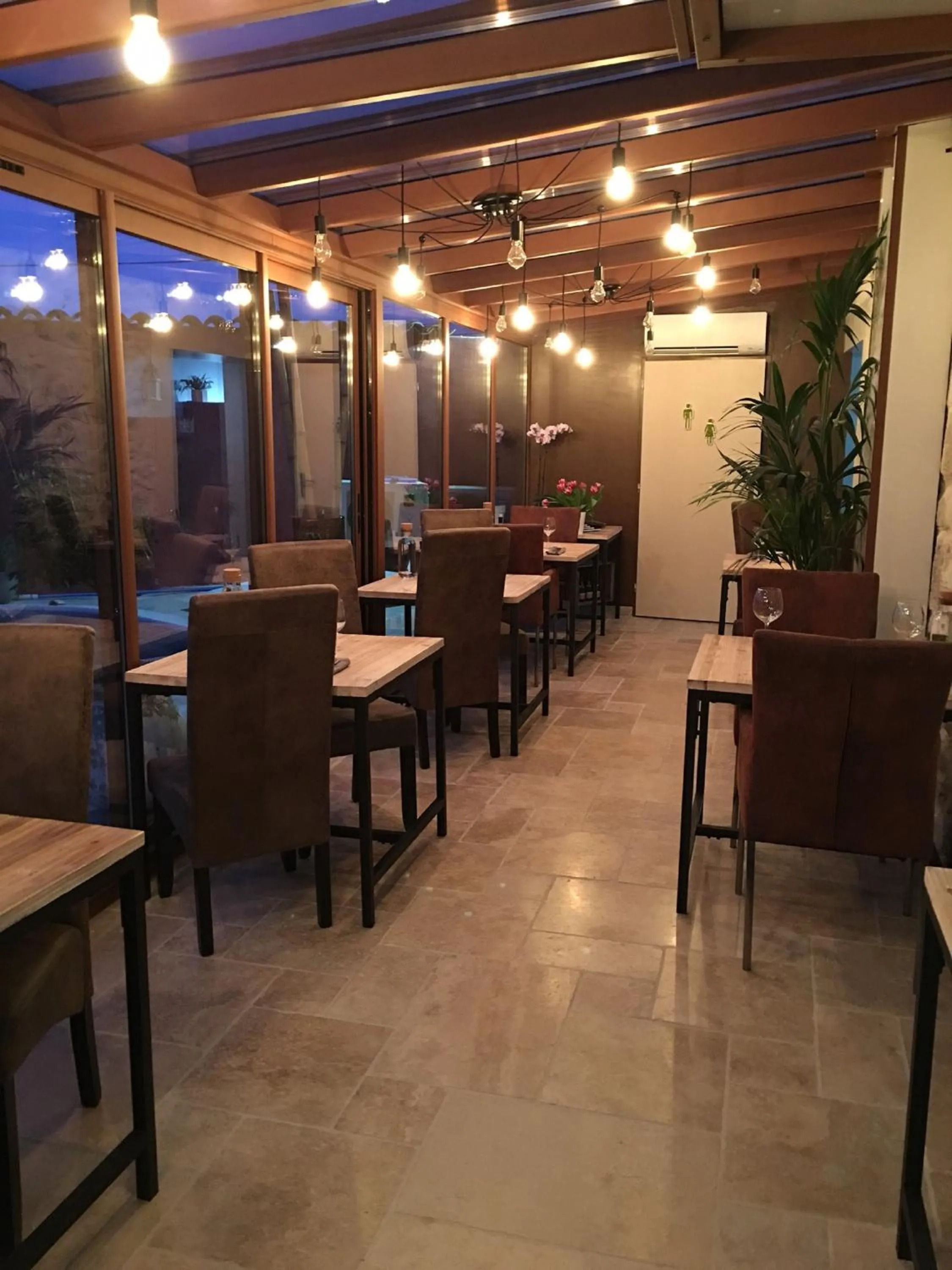 Restaurant/places to eat in Auberge les Galets