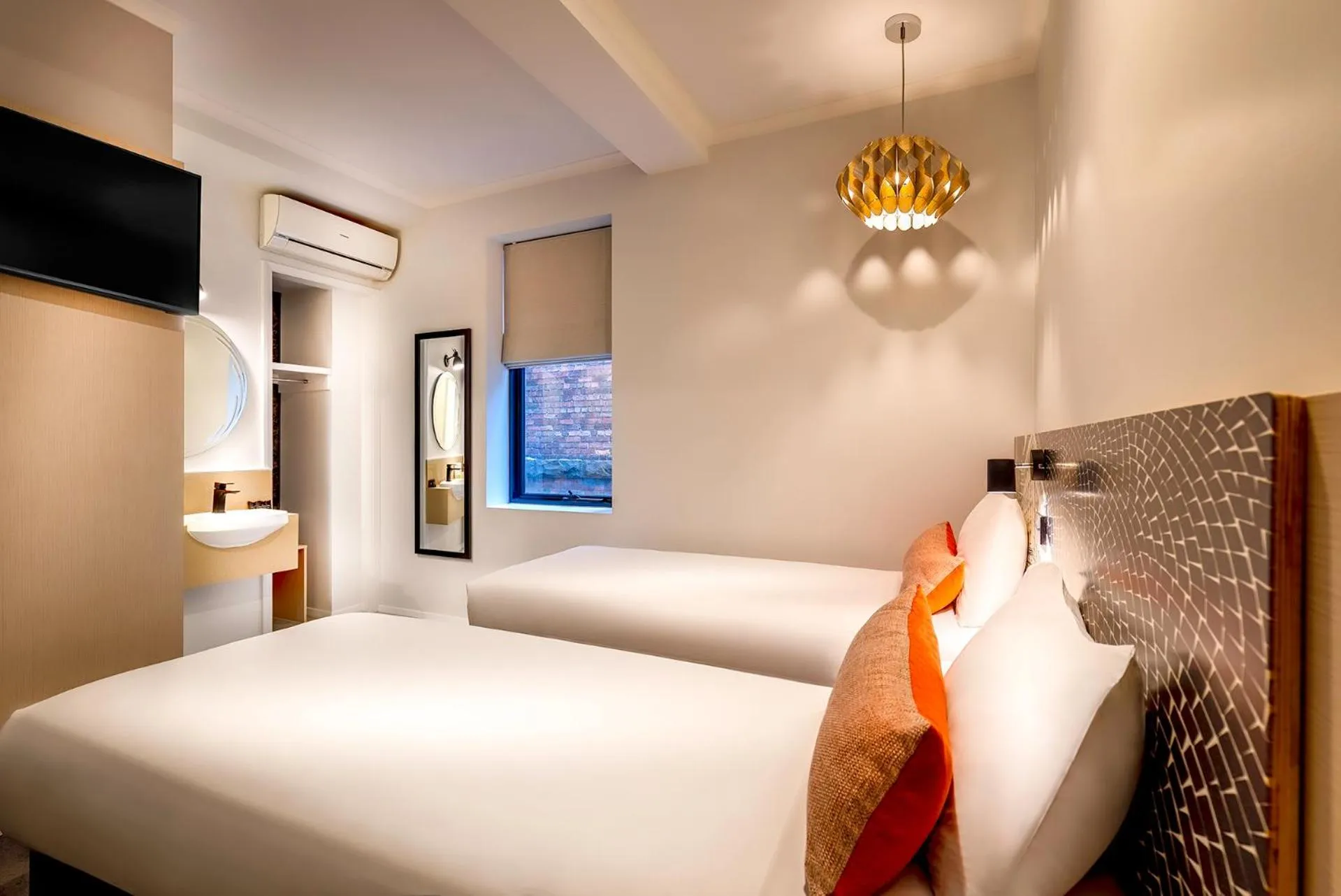 Bedroom, Bed in Batman's Hill on Collins