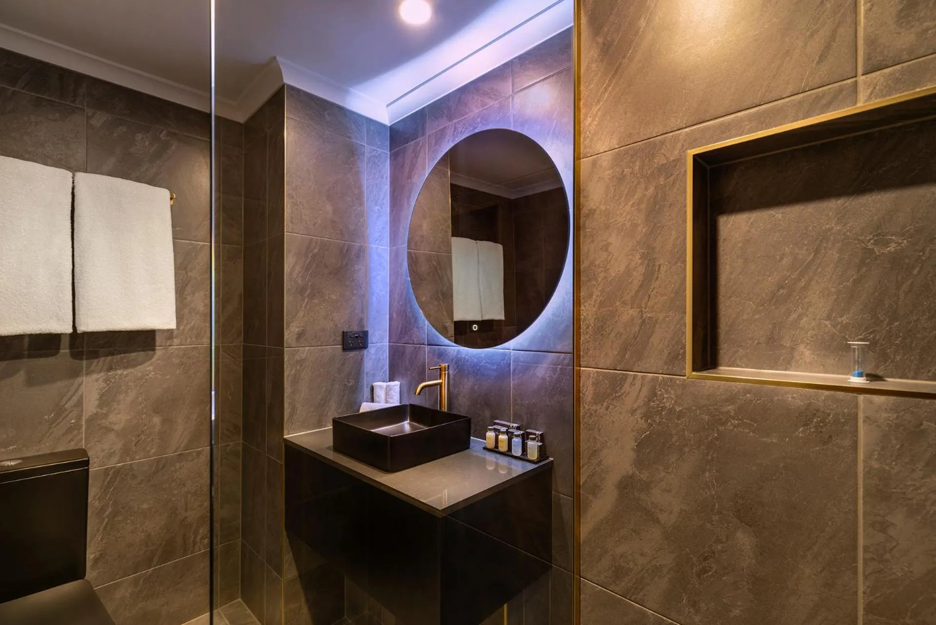 Bathroom in Batman's Hill on Collins