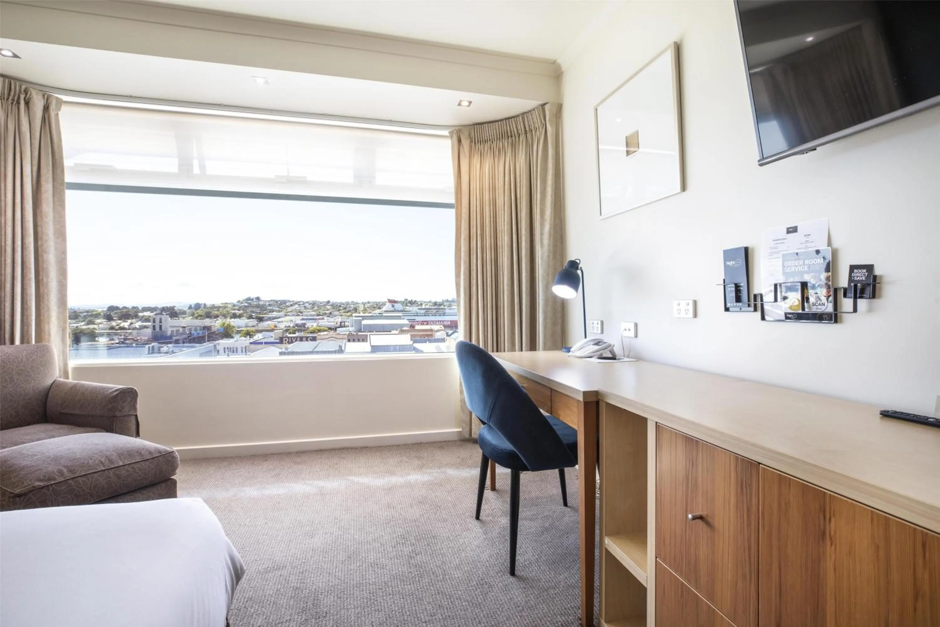 Bedroom, Bed in Nightelier Devonport Gateway Hotel