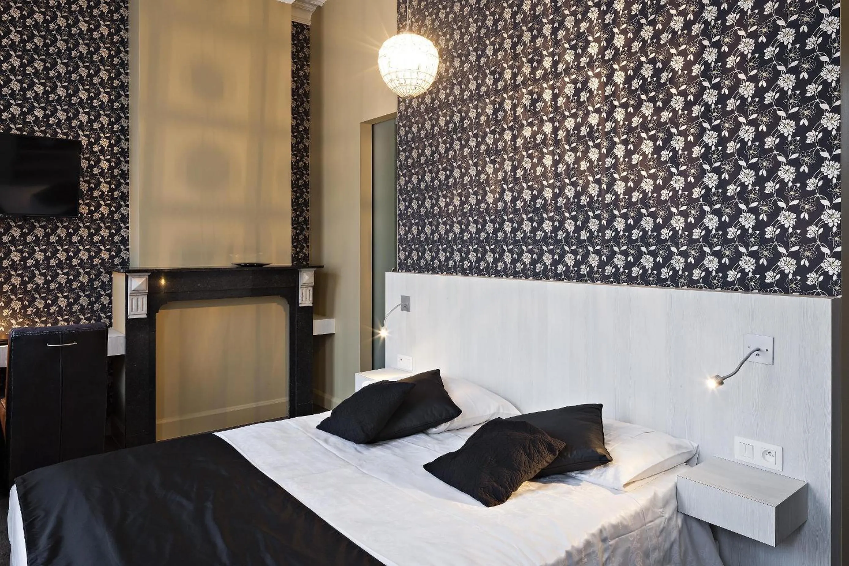 Decorative detail, Bed in Hotel Duivels Paterke Harelbeeksestraat 29, 8500 Kortrijk