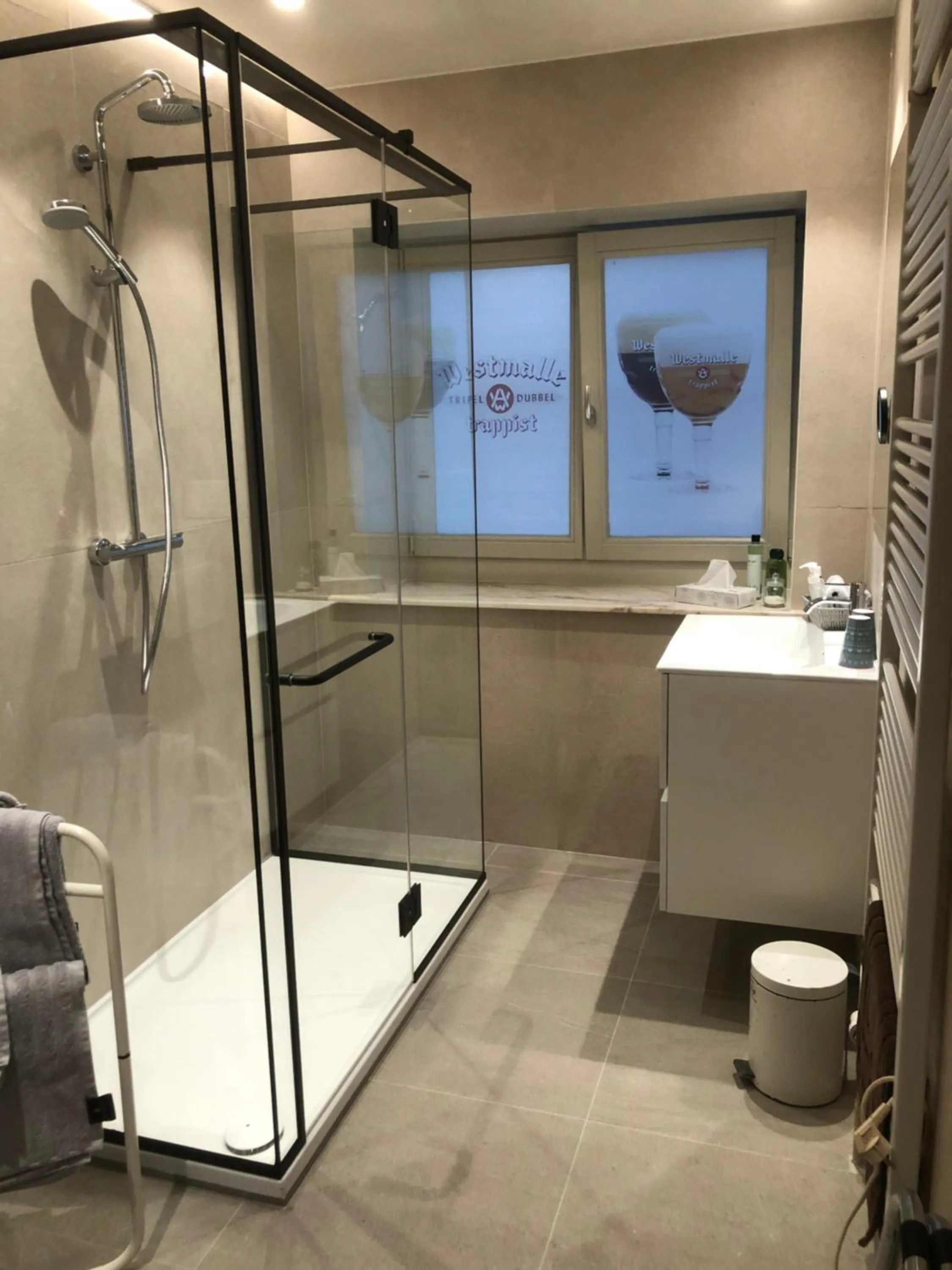 Shower in Hotel Duivels Paterke Harelbeeksestraat 29, 8500 Kortrijk