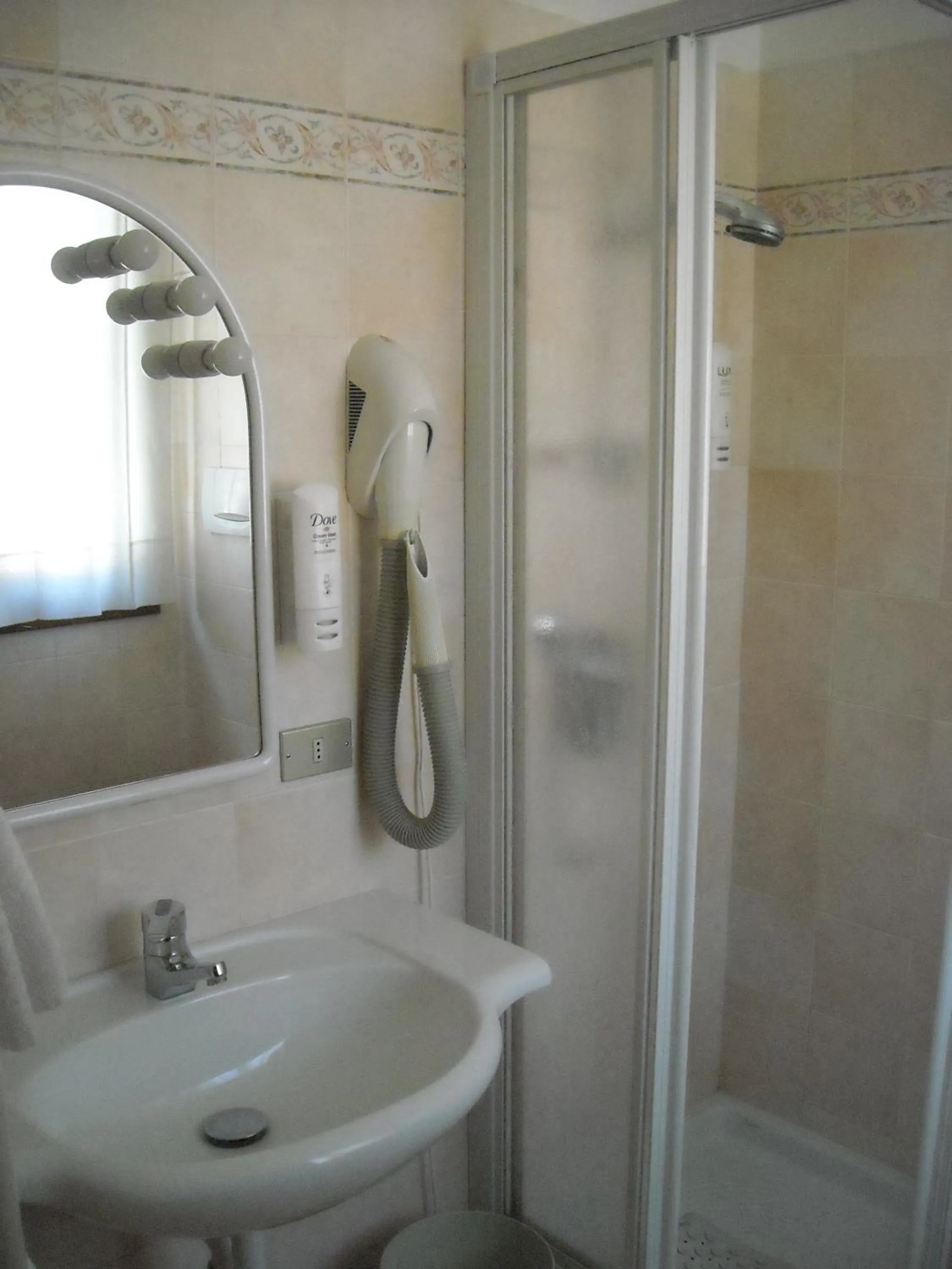 Shower in Hotel Wanda