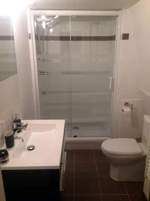 Shower in Les Chambres d'Hotes chez Alisa et Daniel