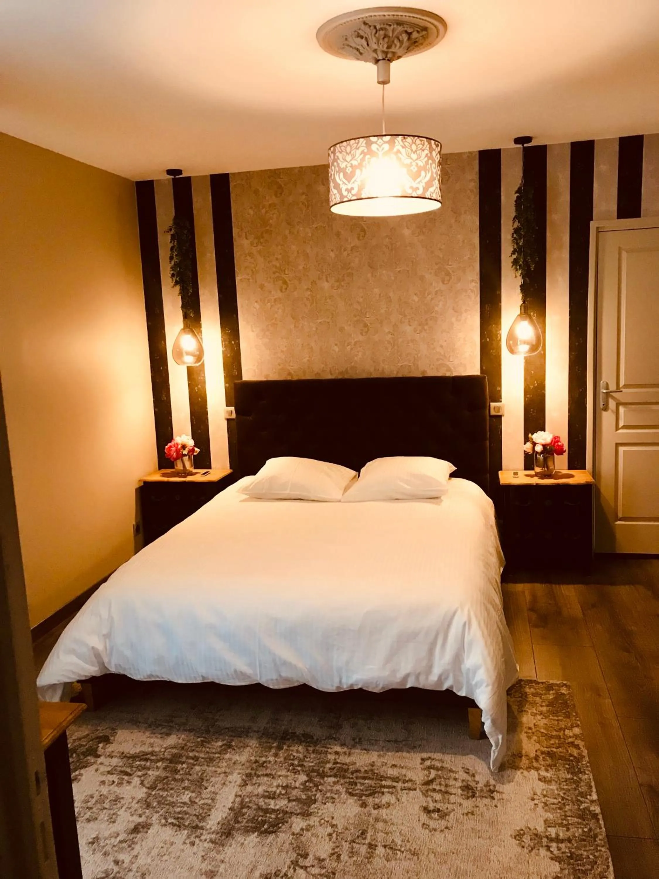 Bed in Les Chambres d'Hotes chez Alisa et Daniel