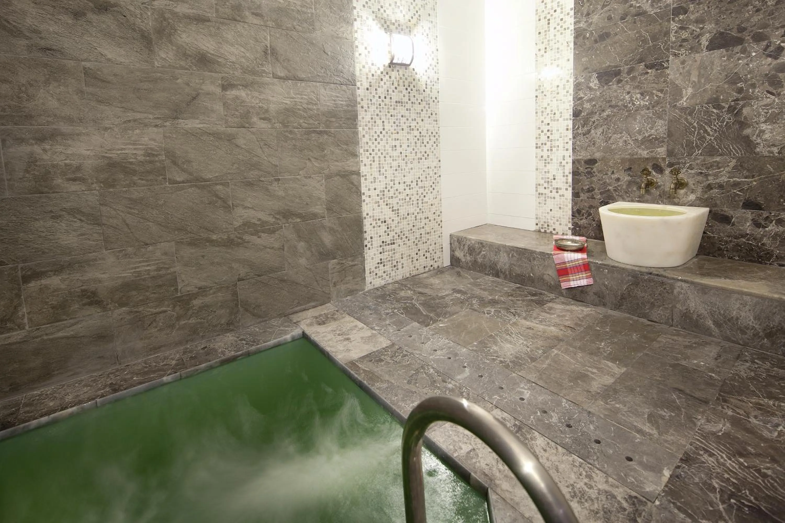 Hot Spring Bath in Ikbal Thermal Hotel & Spa Afyon