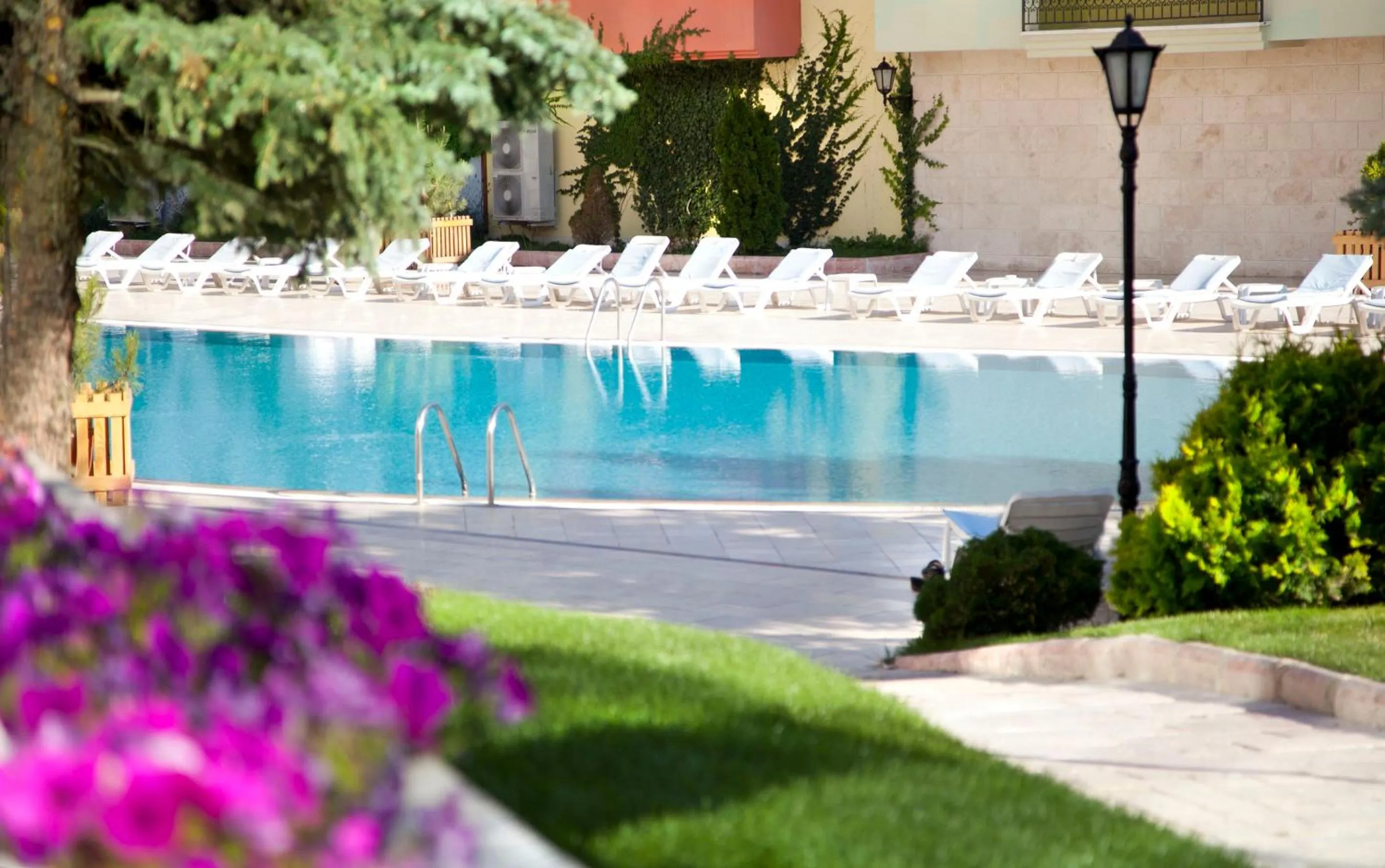 Swimming pool in Ikbal Thermal Hotel & Spa Afyon