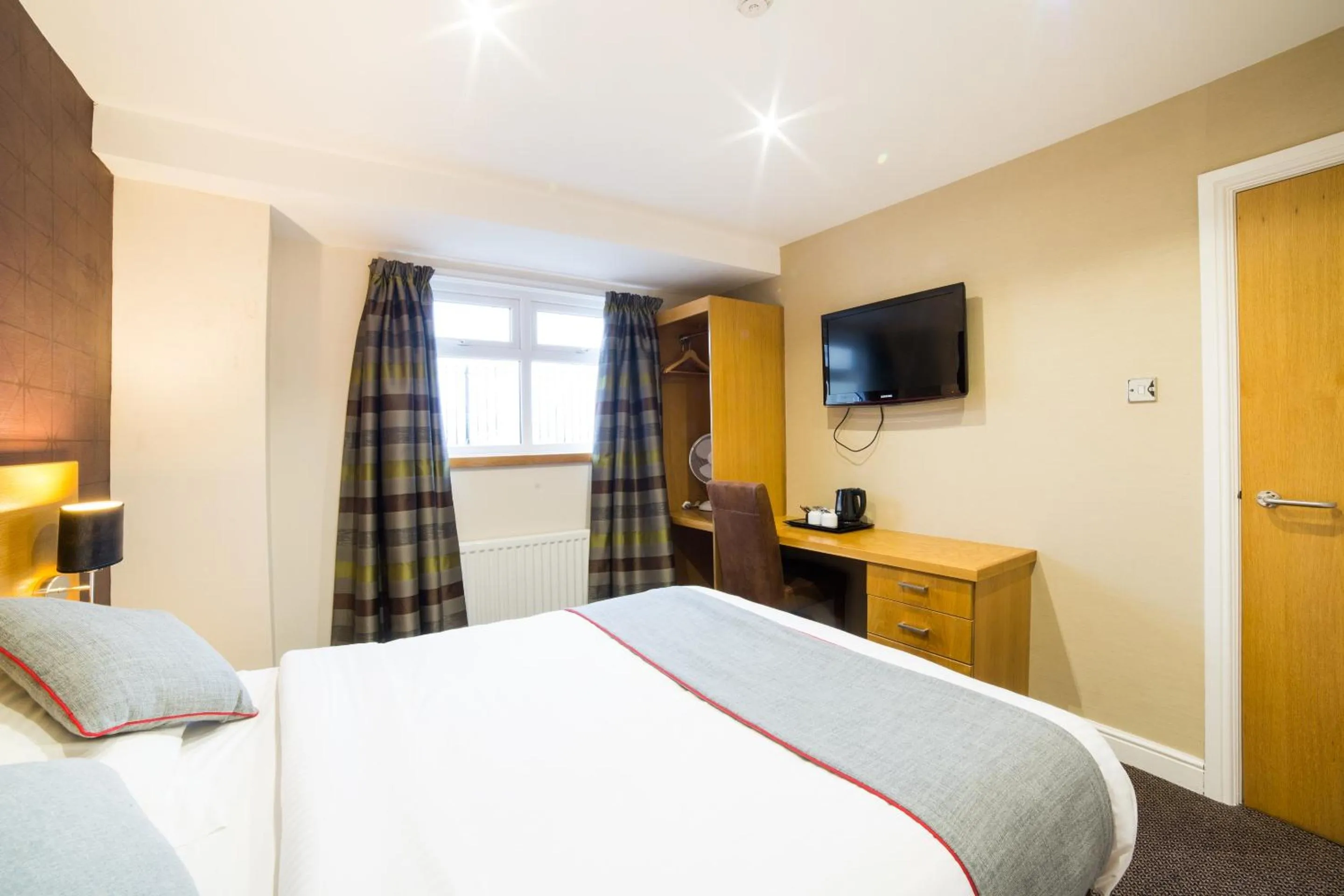 Bedroom, Bed in OYO Imperial Hotel