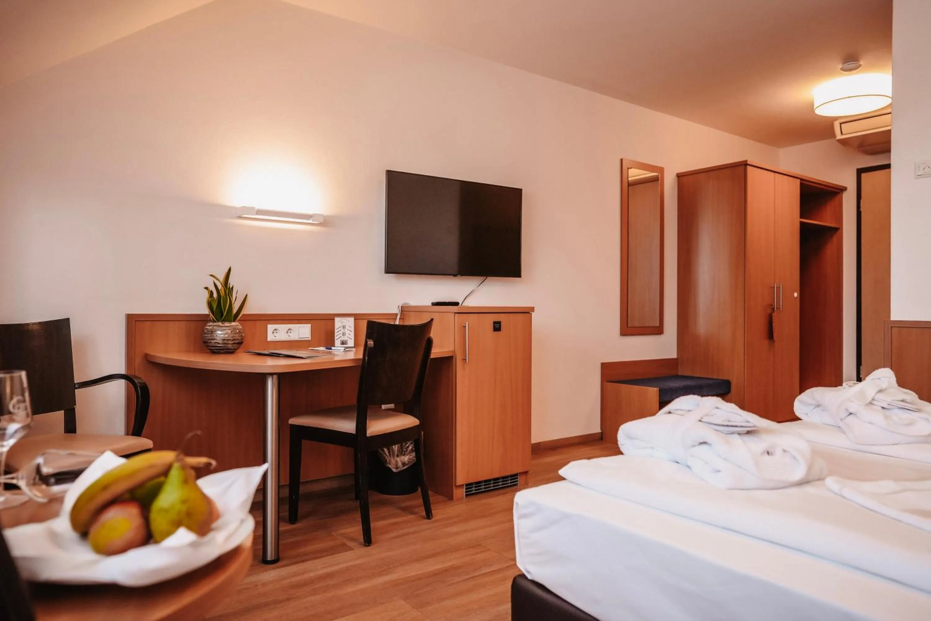 TV and multimedia, Bed in Hotel & Restaurant Goldener Pflug