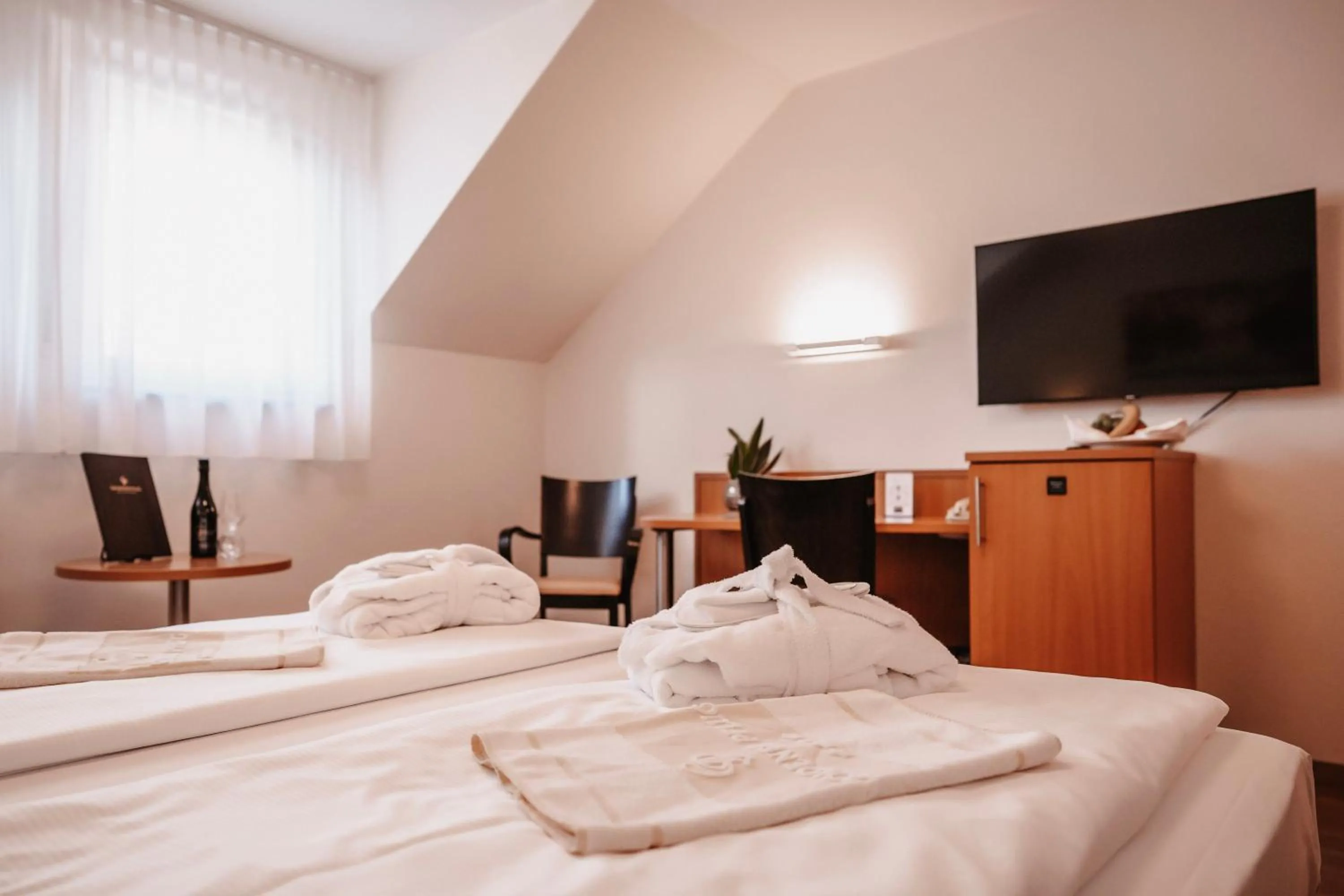 Bed in Hotel & Restaurant Goldener Pflug