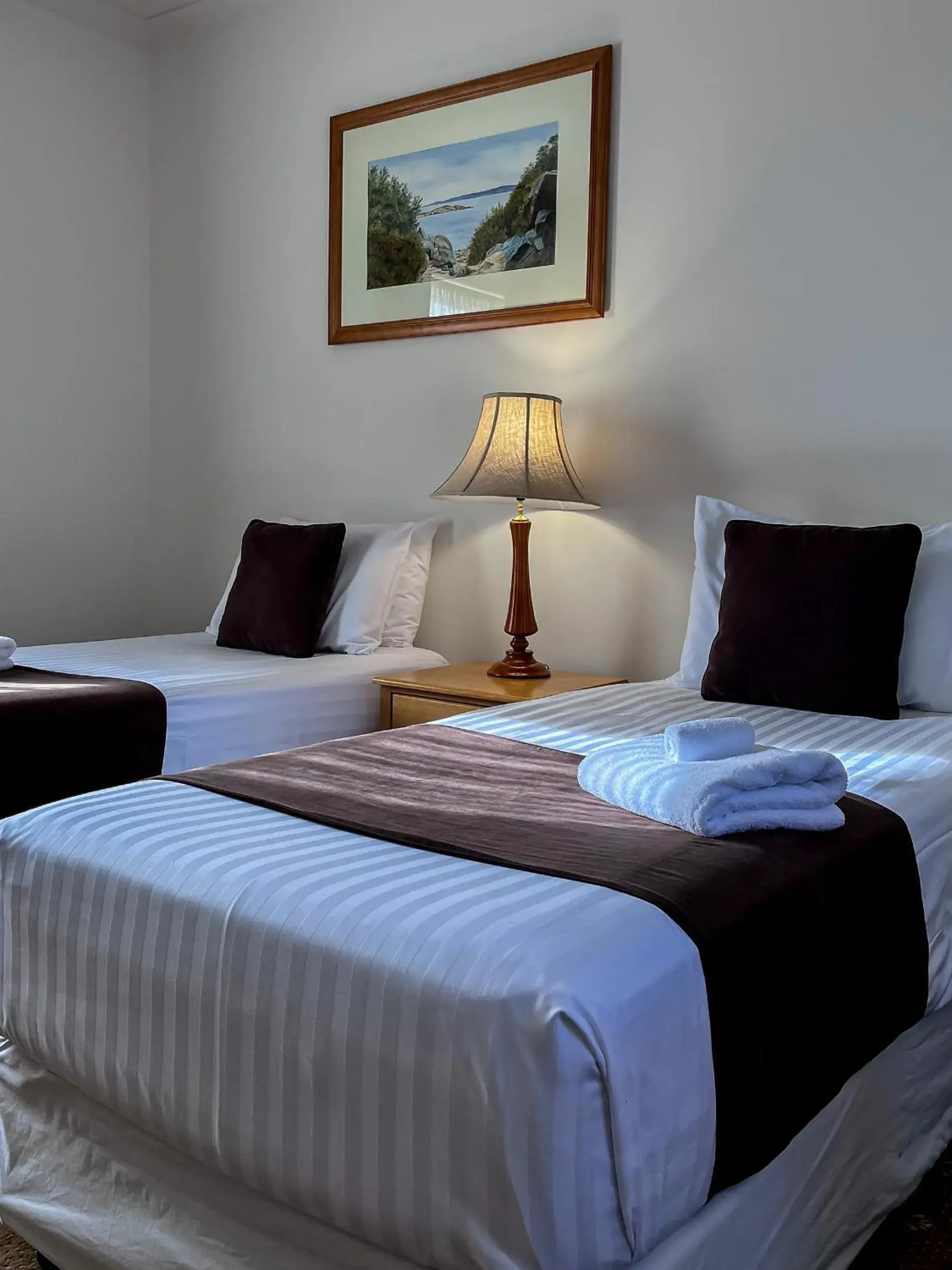 Standard Twin Room with Garden View in Riverview at Ross Standard Twin Room with Garden View in Riverview at Ross