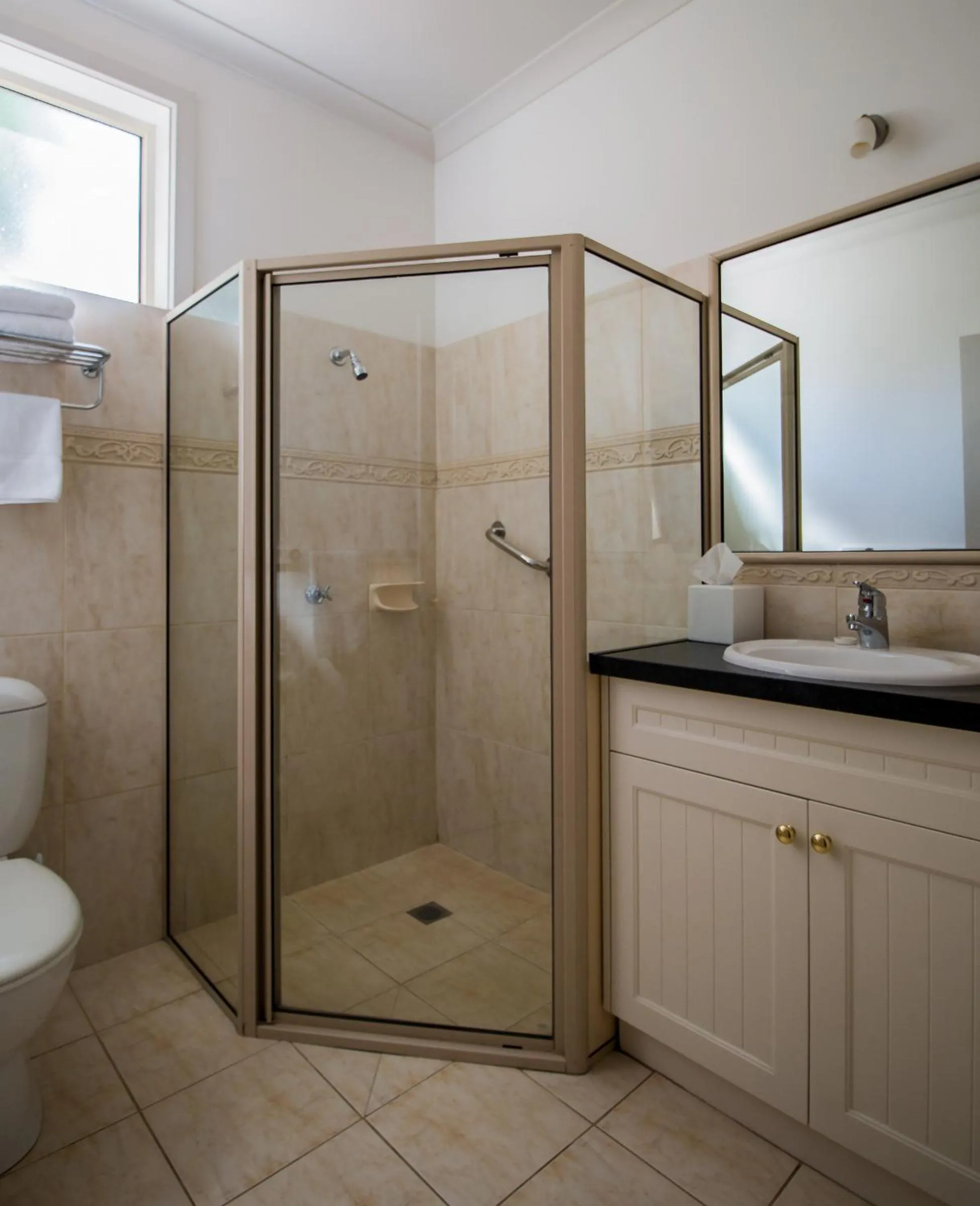 Shower in Riverview at Ross