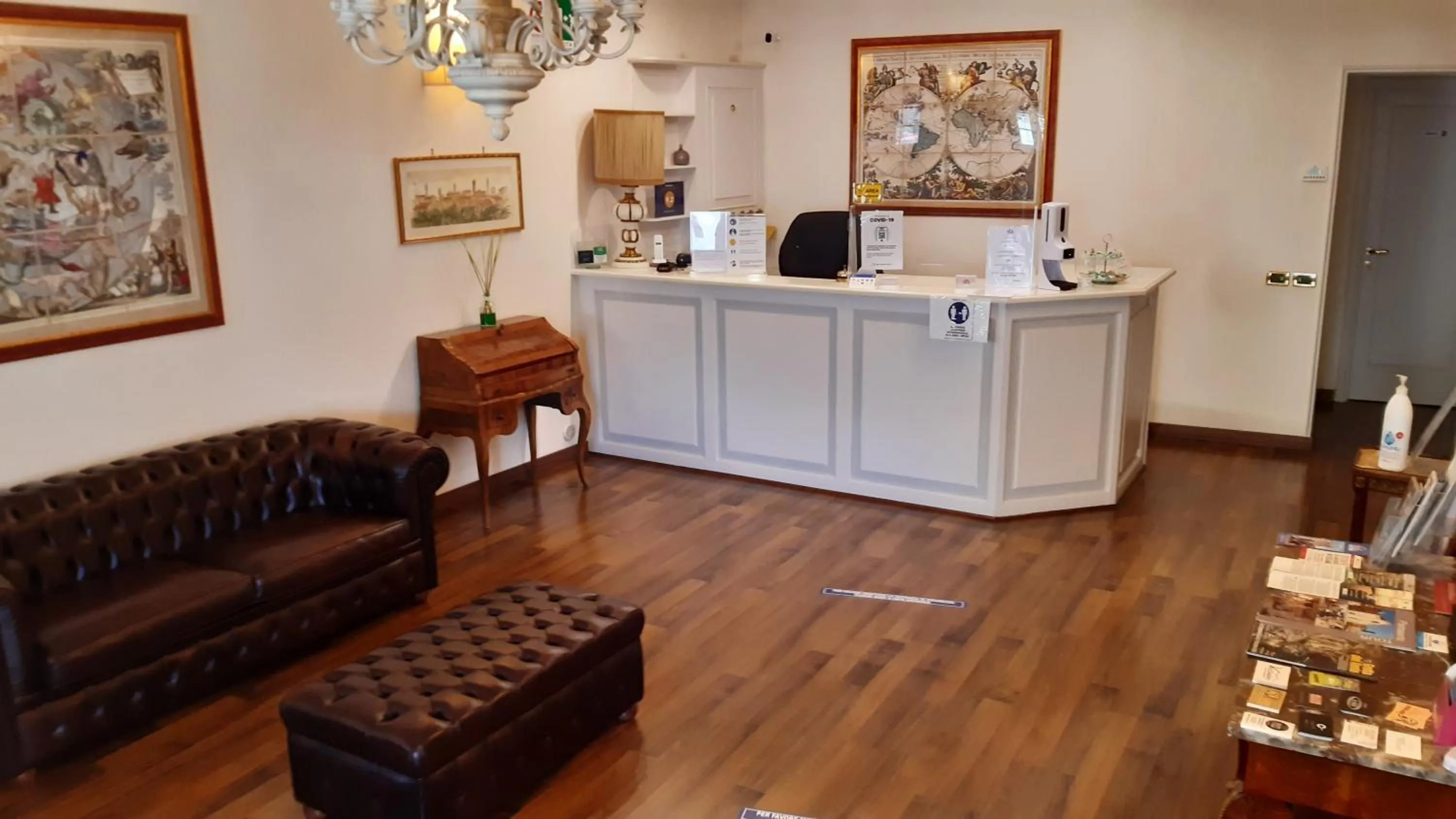 Lobby or reception in Albergo Moderno