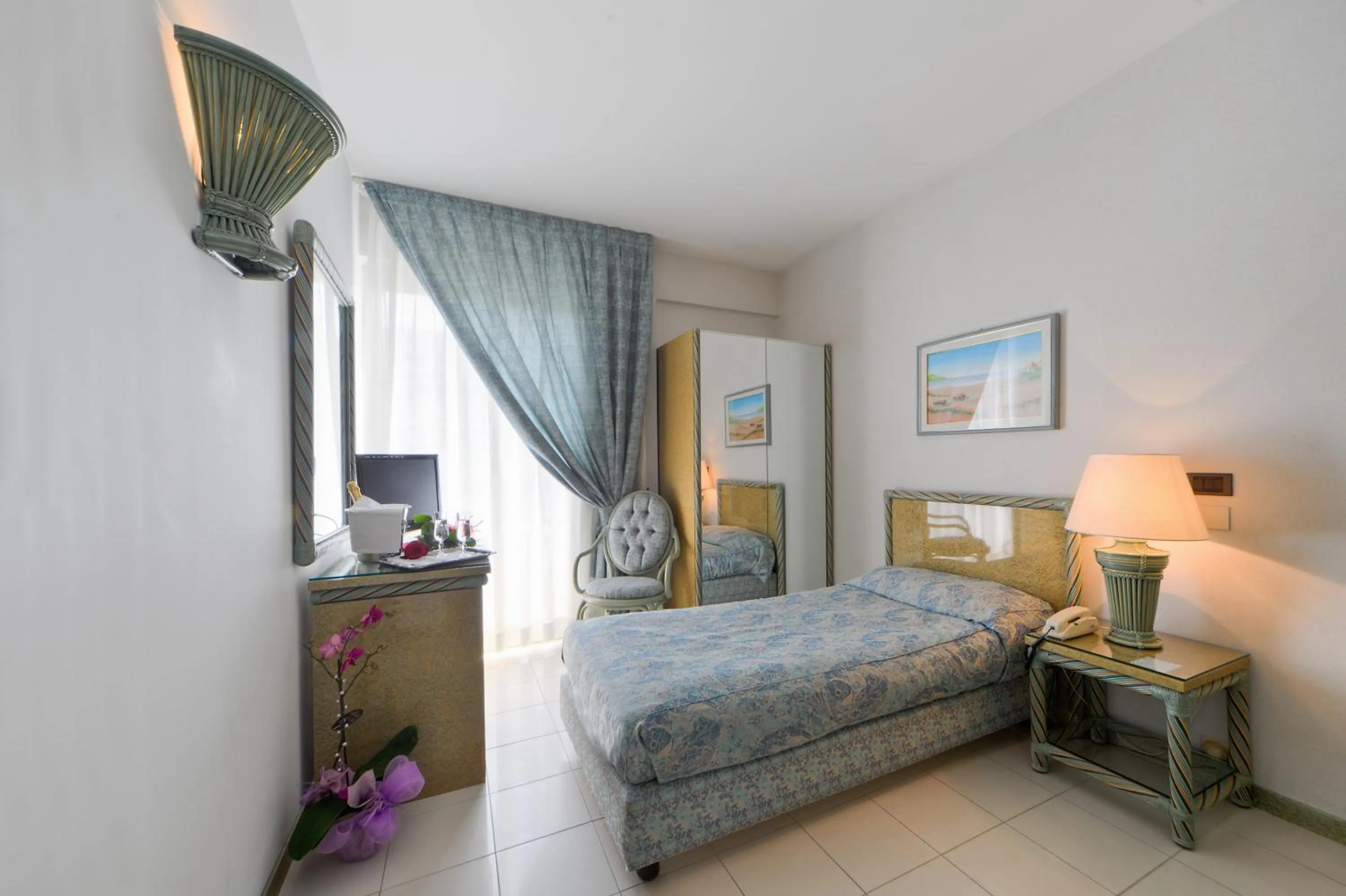 Photo of the whole room in Hotel Ambasciatori