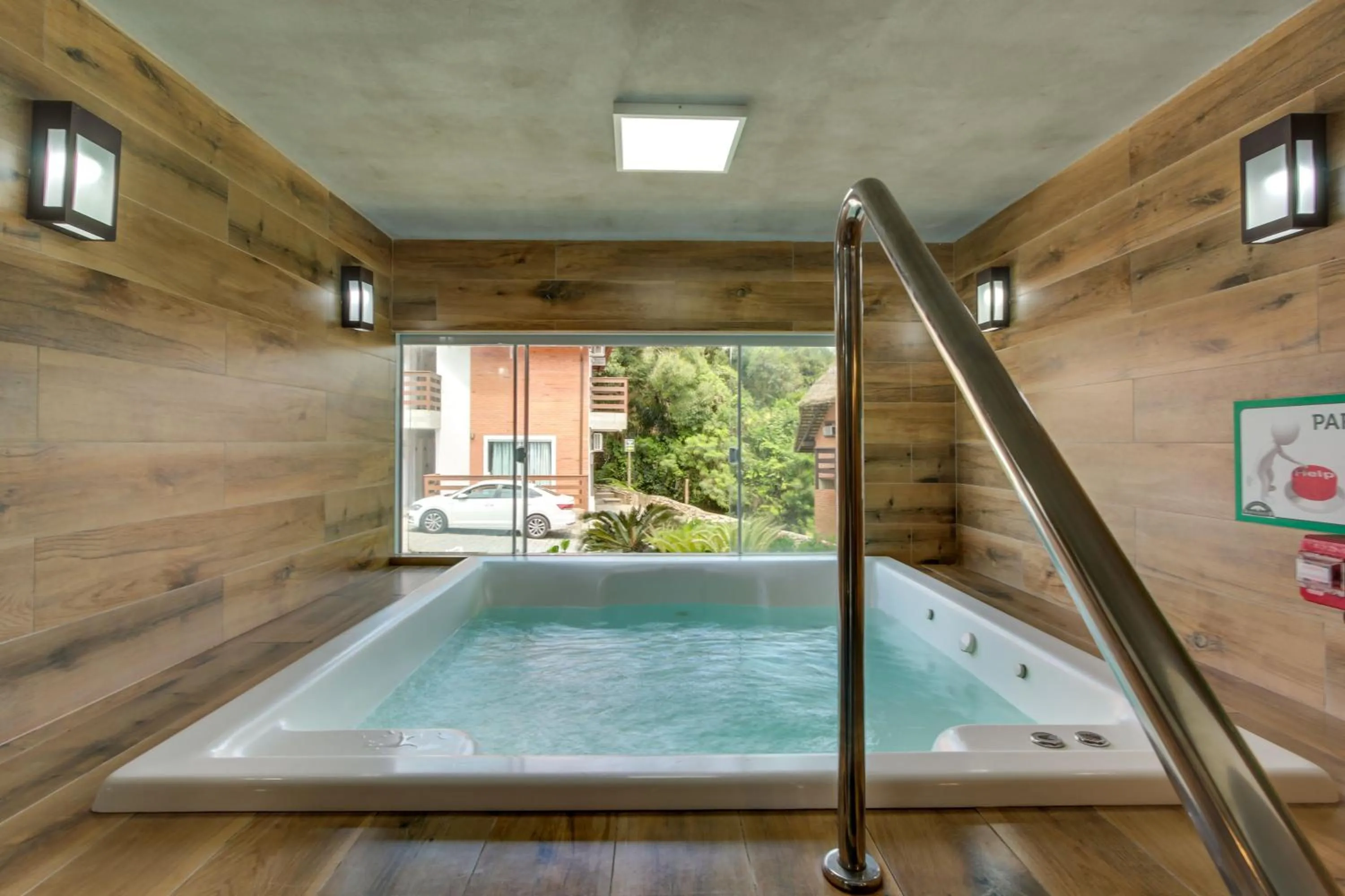 Hot Tub in Pousada do Arvoredo