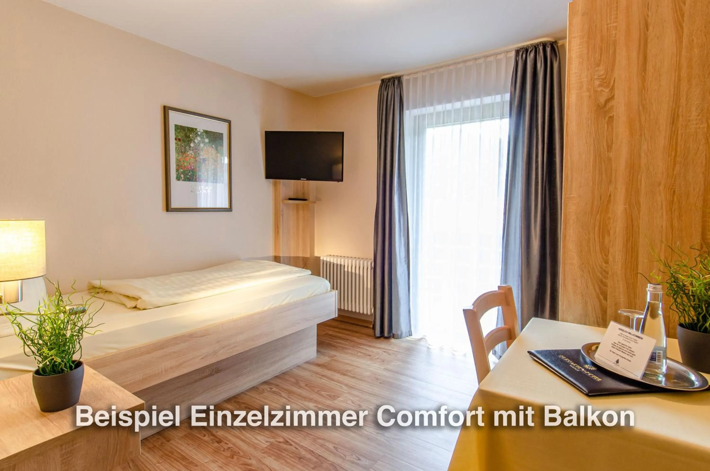 Photo of the whole room, Bed in Kurgarten-Hotel