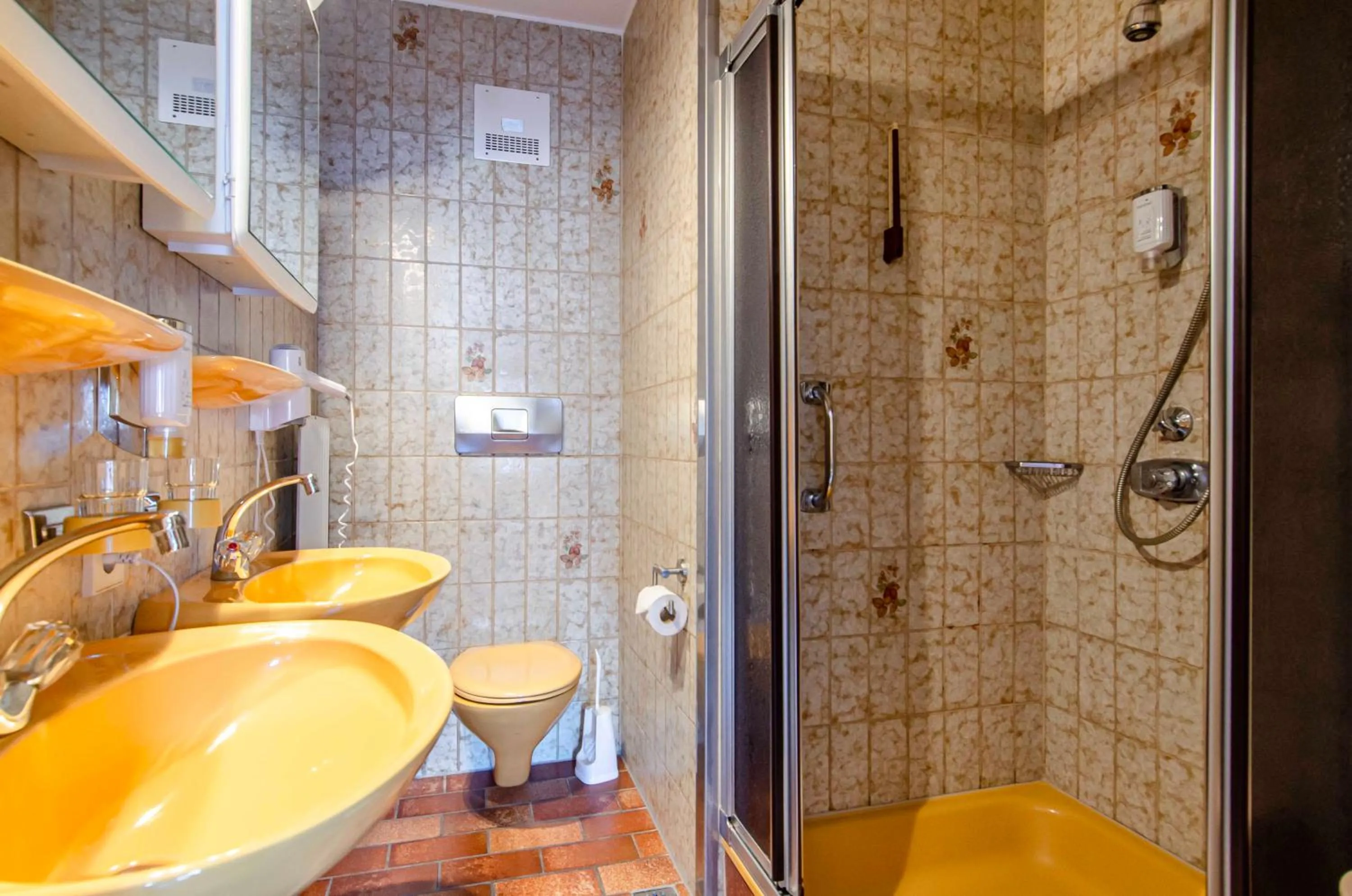 Toilet in Kurgarten-Hotel