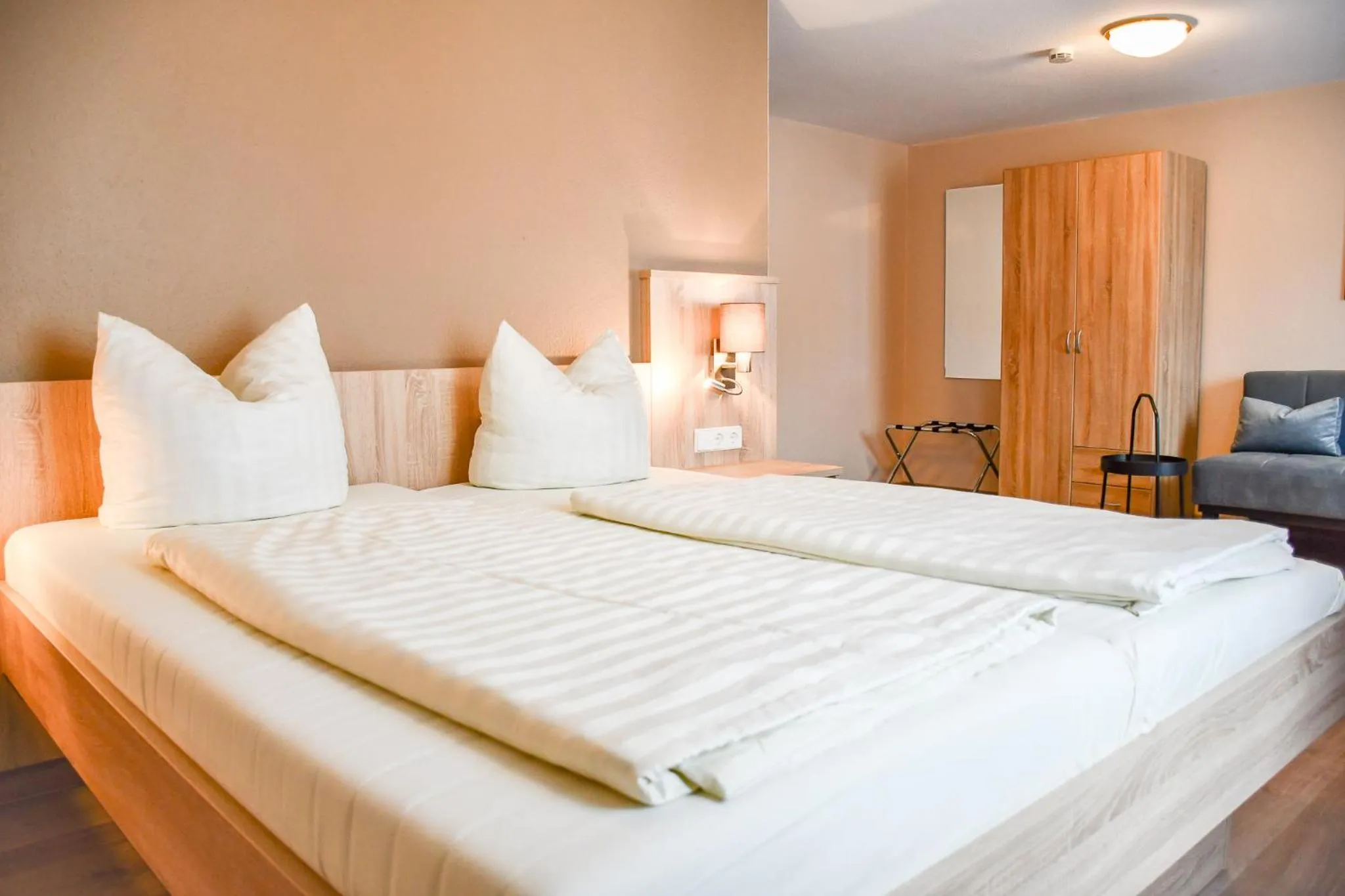 Photo of the whole room, Bed in Kurgarten-Hotel