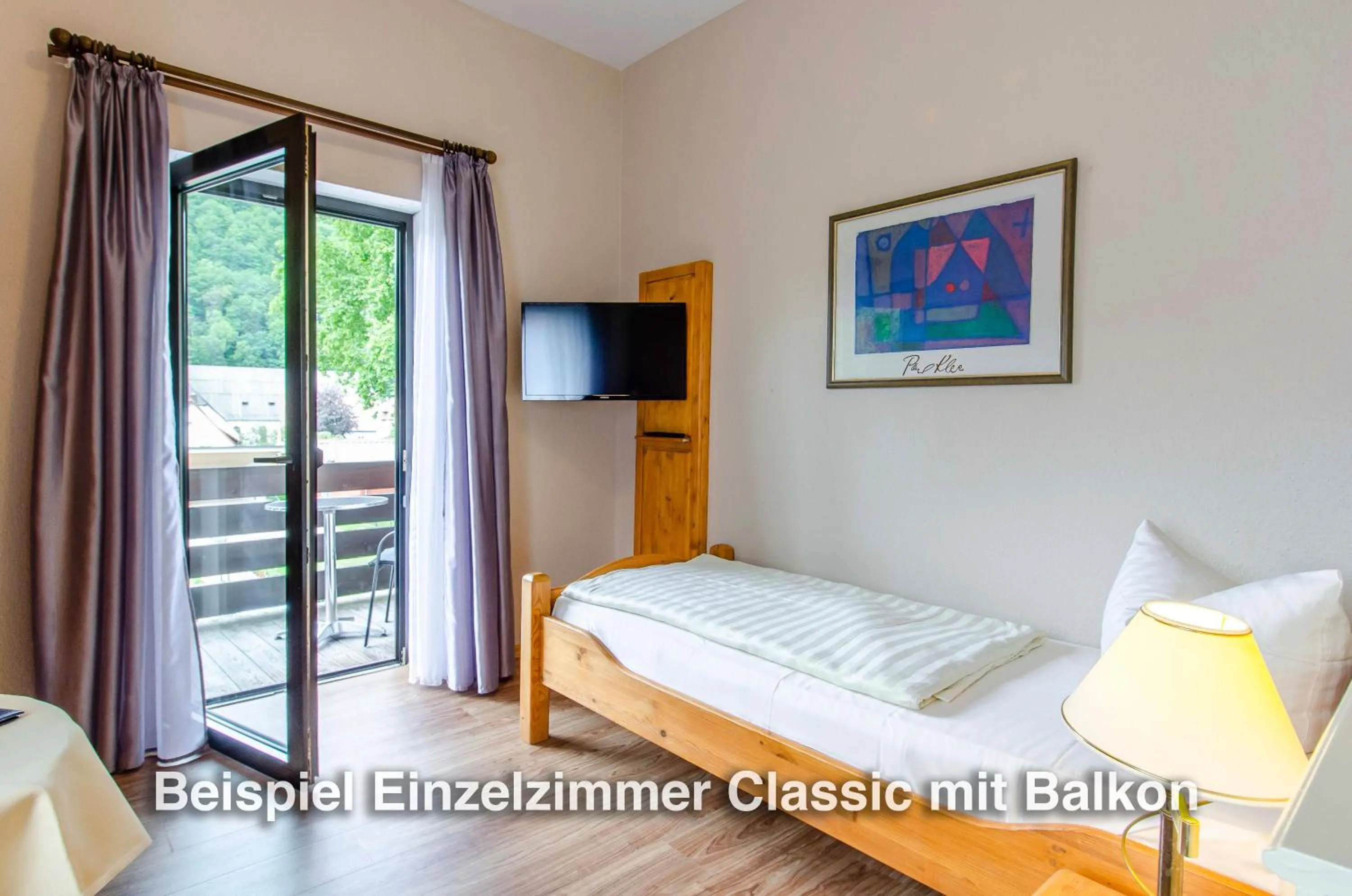 Photo of the whole room, Bed in Kurgarten-Hotel