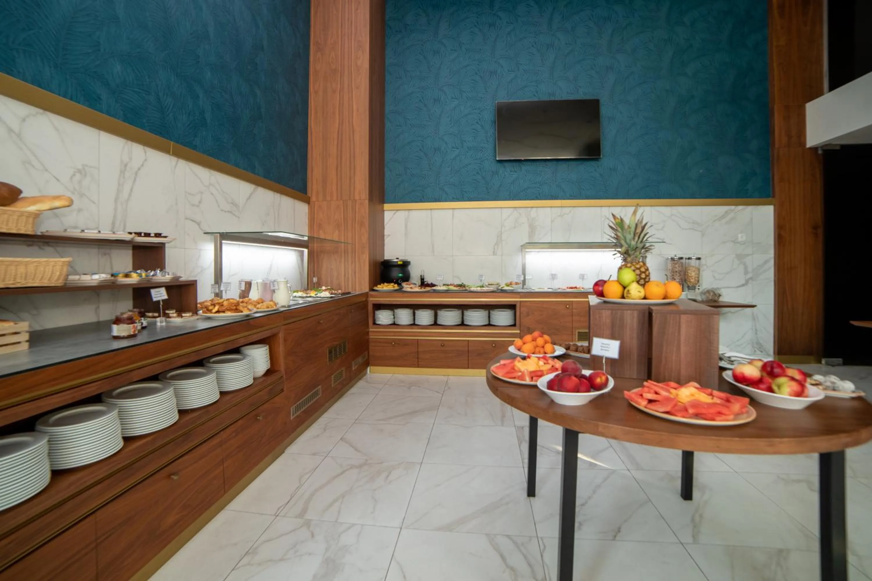 Food and drinks in Hotel WOW