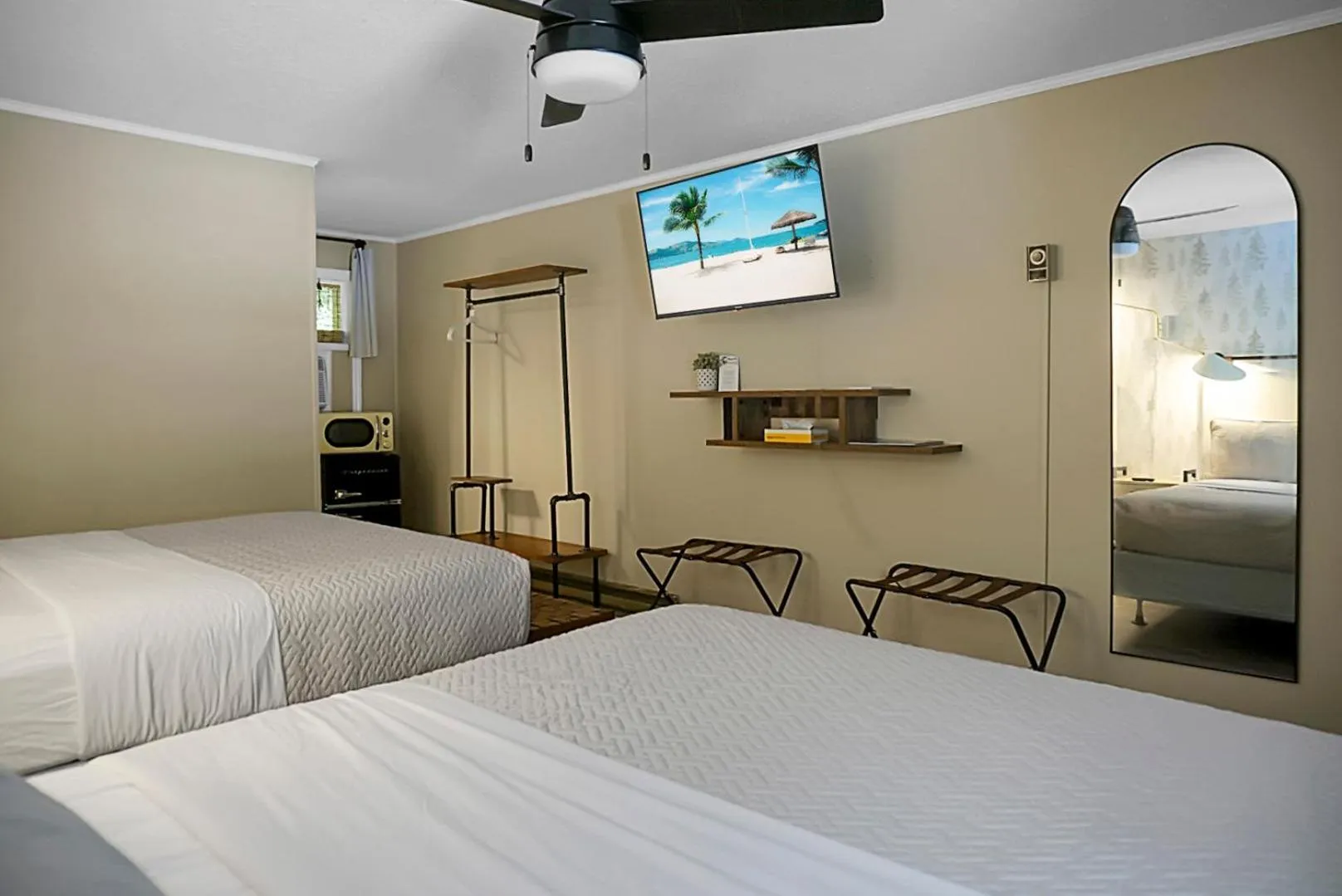 Bed in Hickory Falls Inn