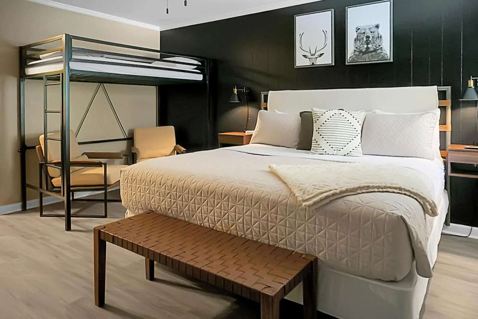 Photo of the whole room, Bed in Hickory Falls Inn