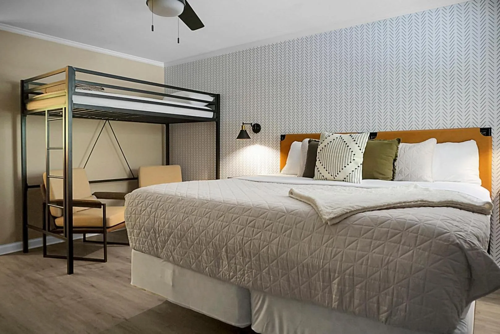 Photo of the whole room, Bed in Hickory Falls Inn