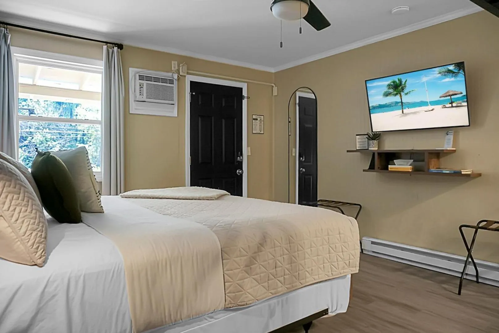 Bed in Hickory Falls Inn