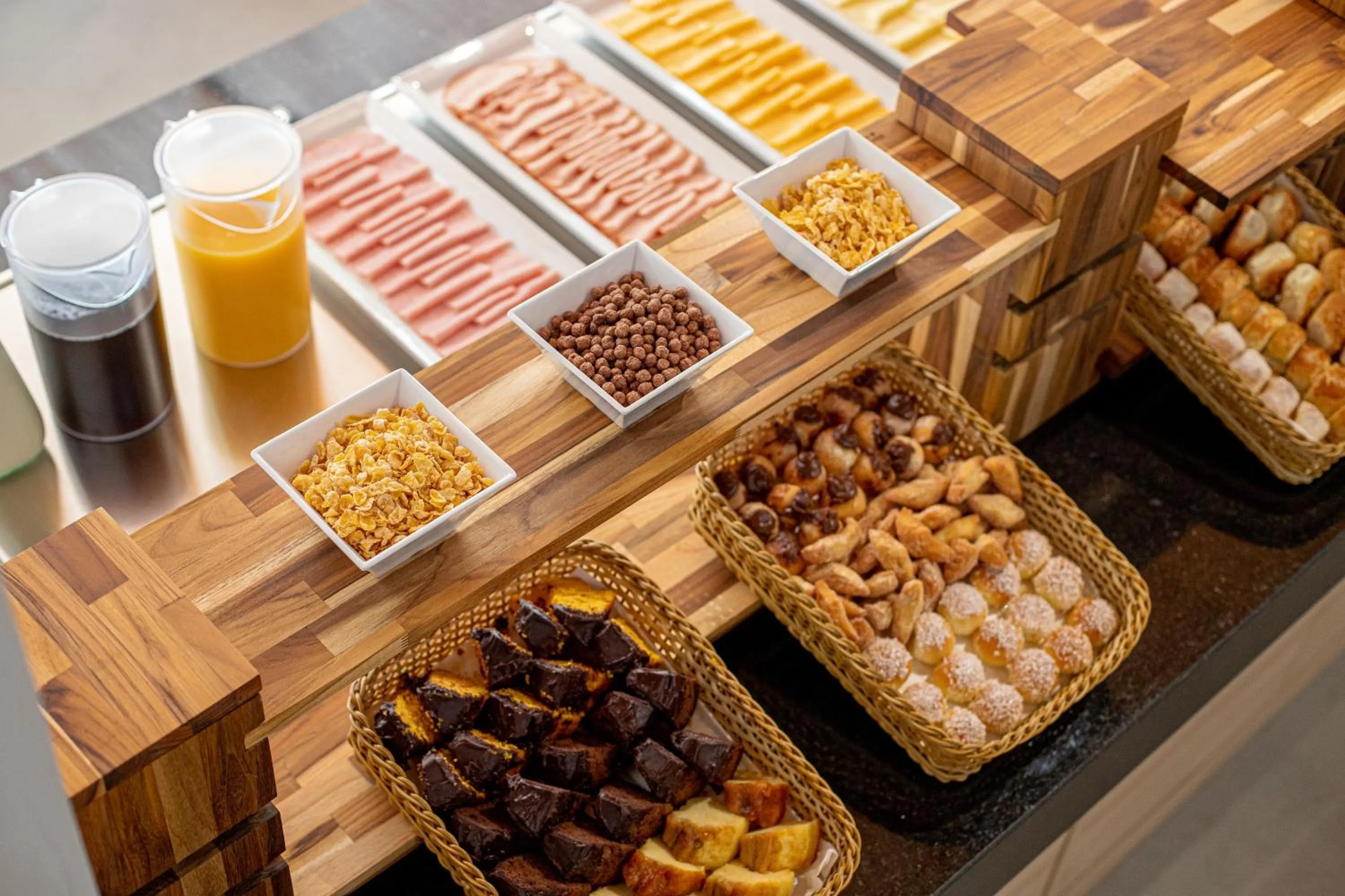 Food and drinks in Sooz Hotel Collection