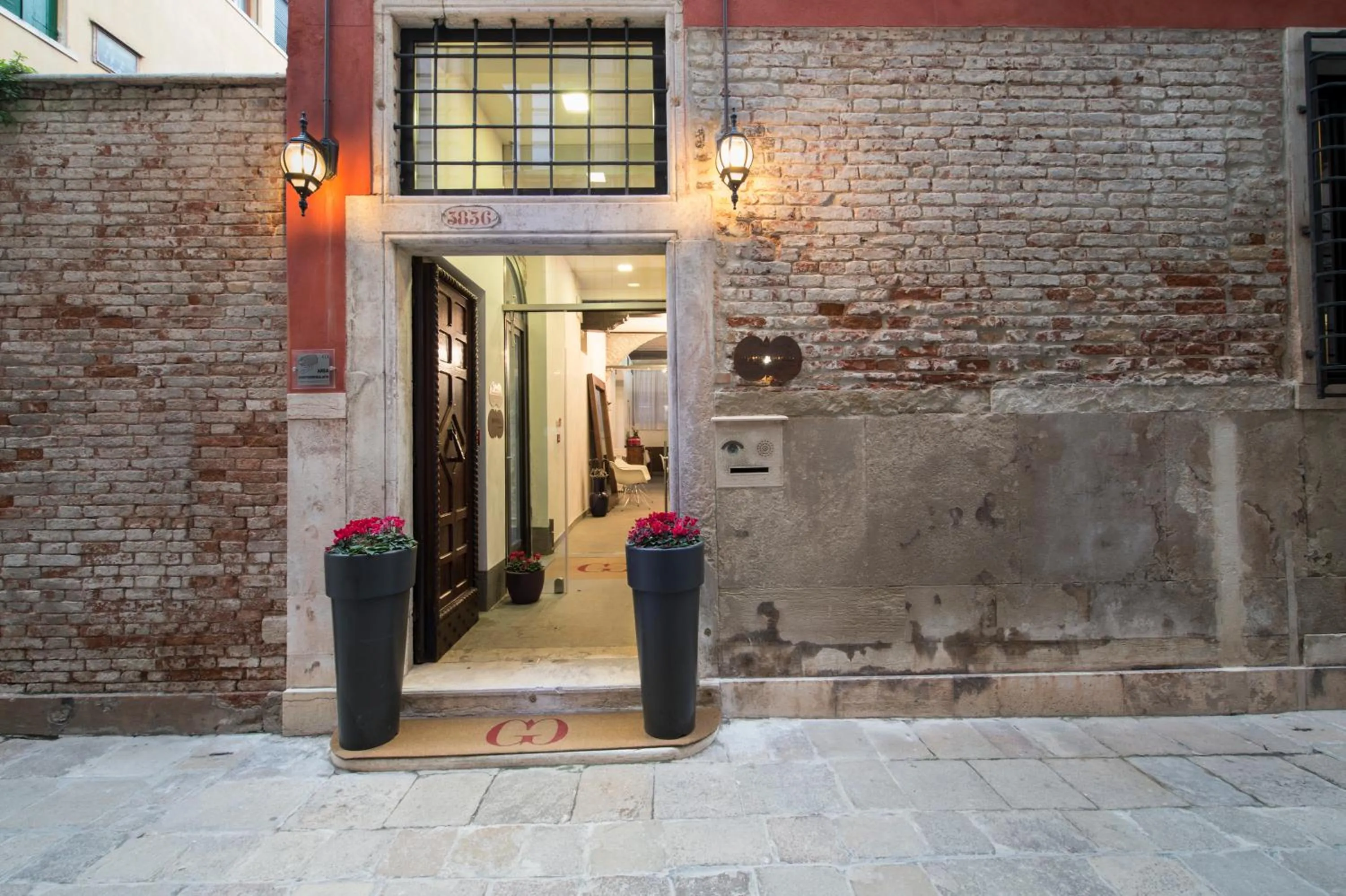 Facade/entrance in Corte Di Gabriela