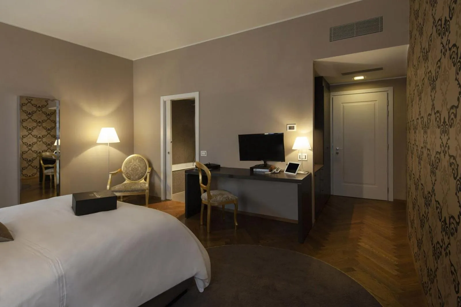 TV and multimedia, Bed in Corte Di Gabriela