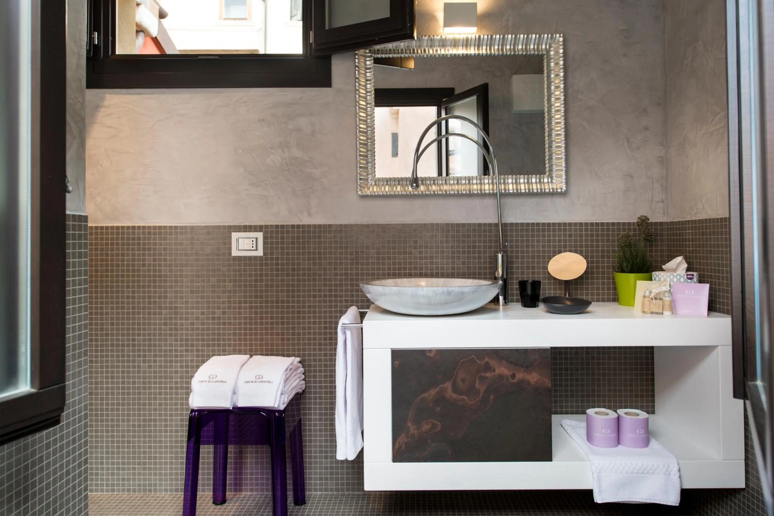 Toilet in Corte Di Gabriela