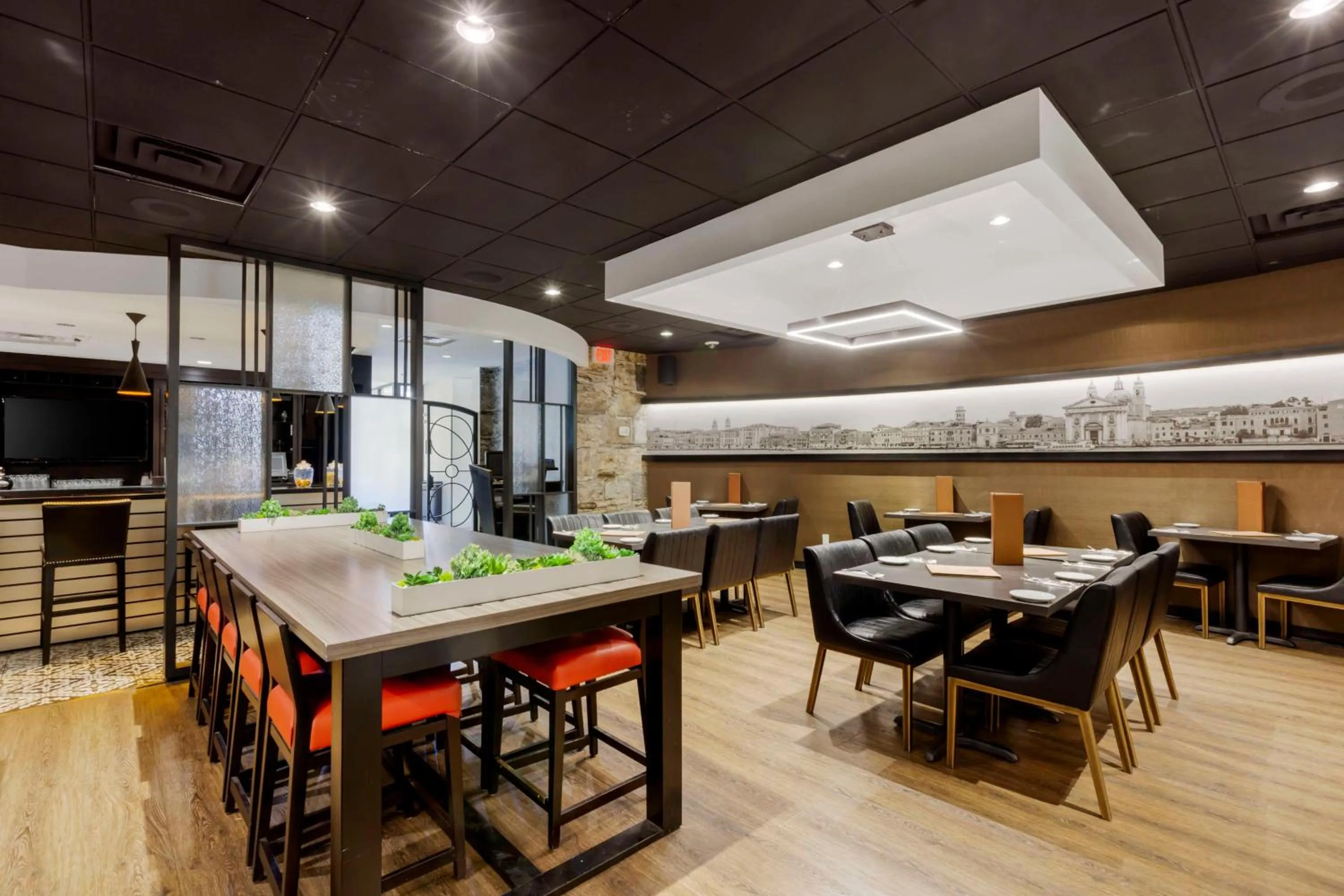 Restaurant/places to eat in C Hotel by Carmen's, BW Premier Collection