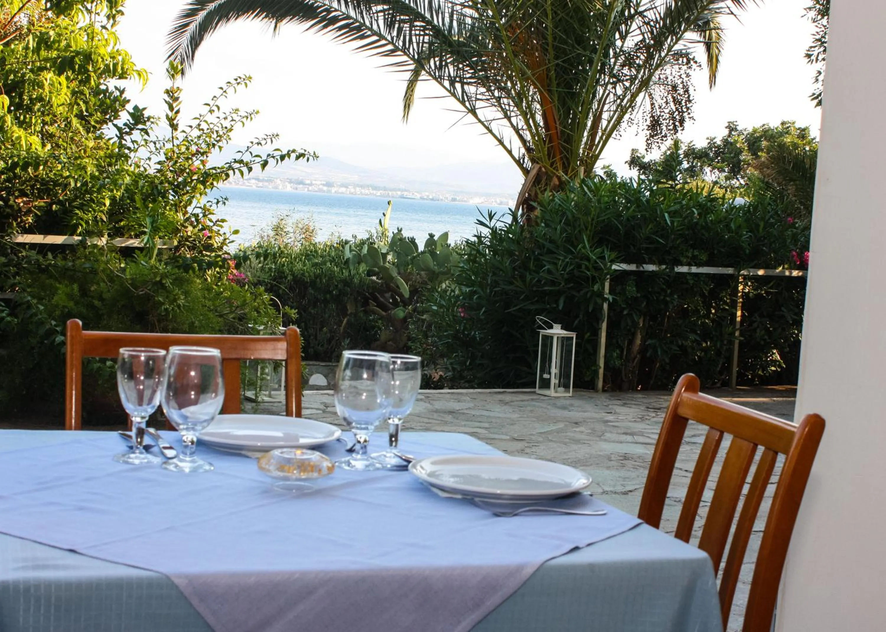 Restaurant/places to eat in Pappas Hotel