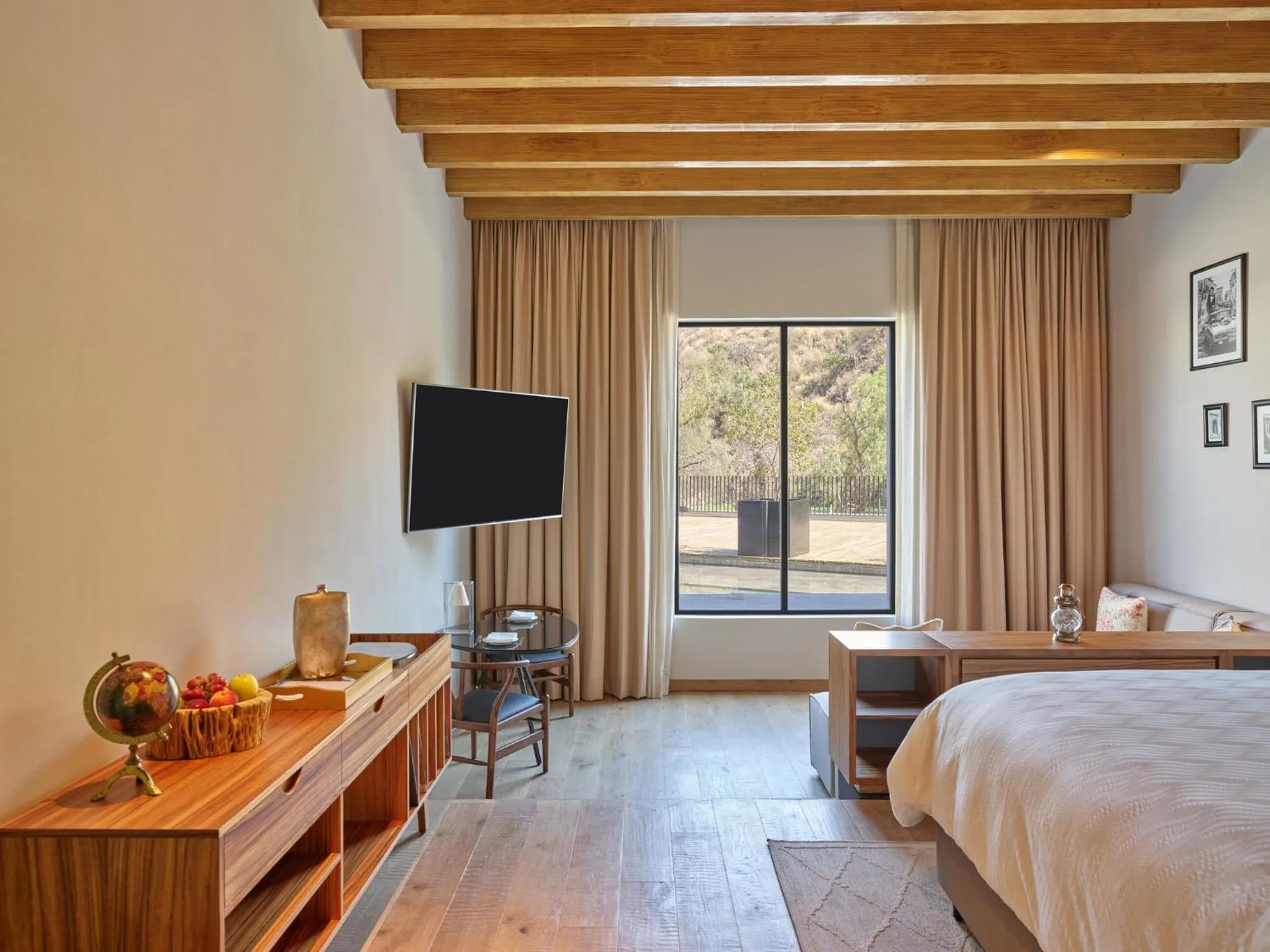 Photo of the whole room, Bed in Live Aqua San Miguel de Allende