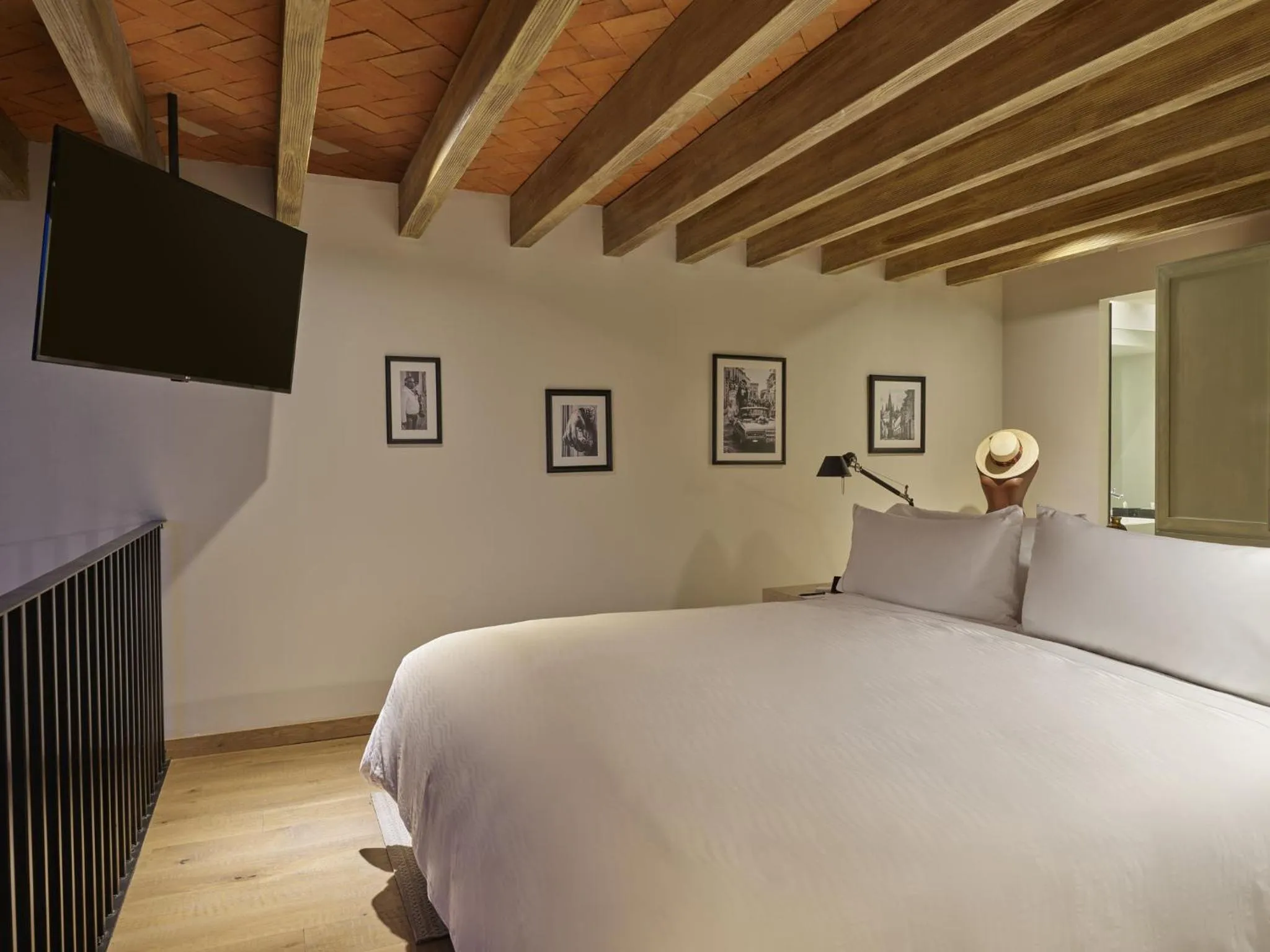 Photo of the whole room, Bed in Live Aqua San Miguel de Allende
